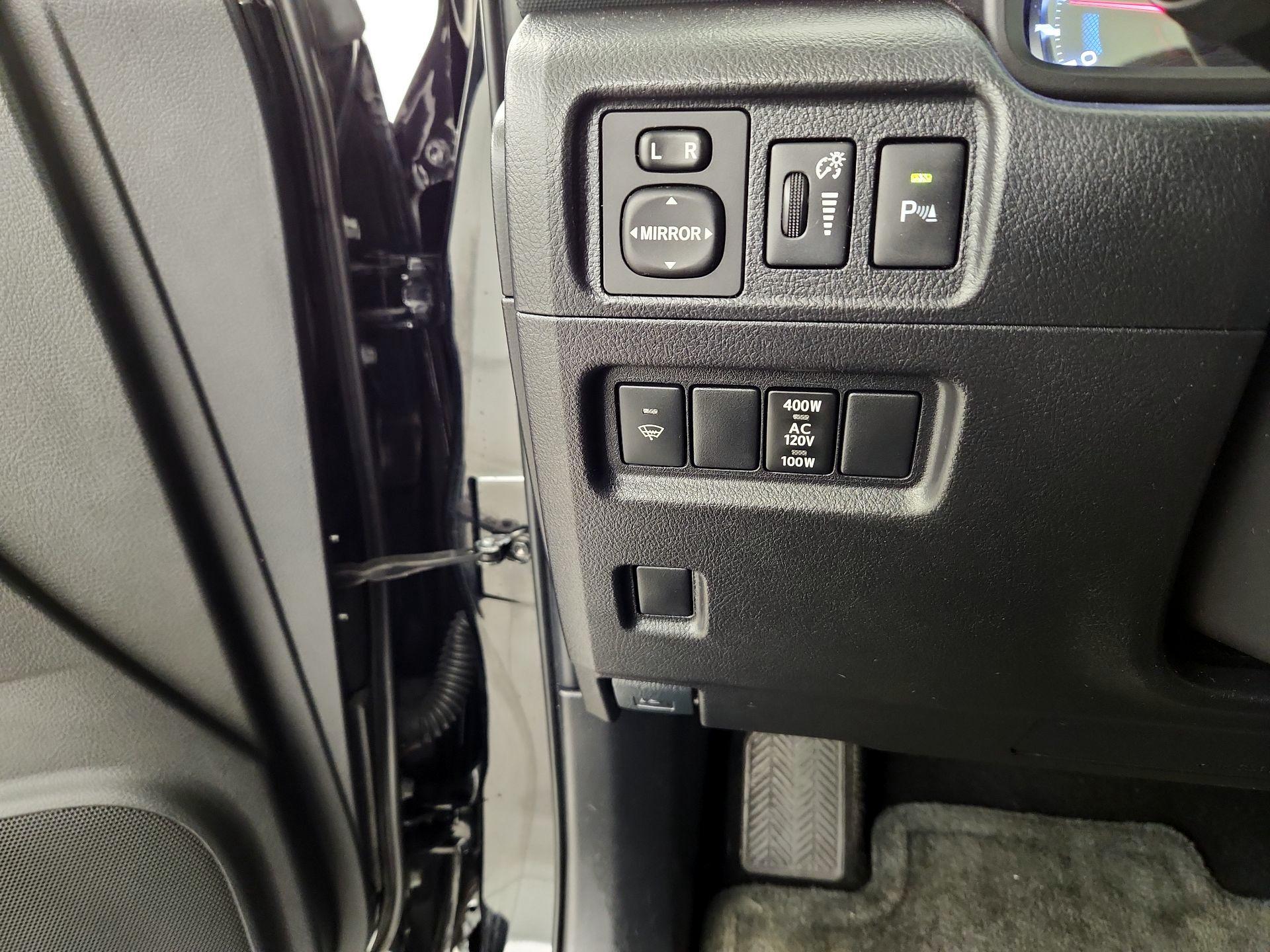 Thumbnail: 2016 Toyota 4Runner - 13