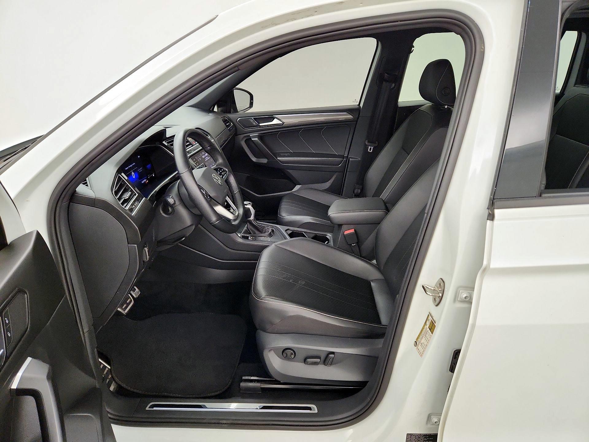 Thumbnail: 2023 Volkswagen Tiguan - 11