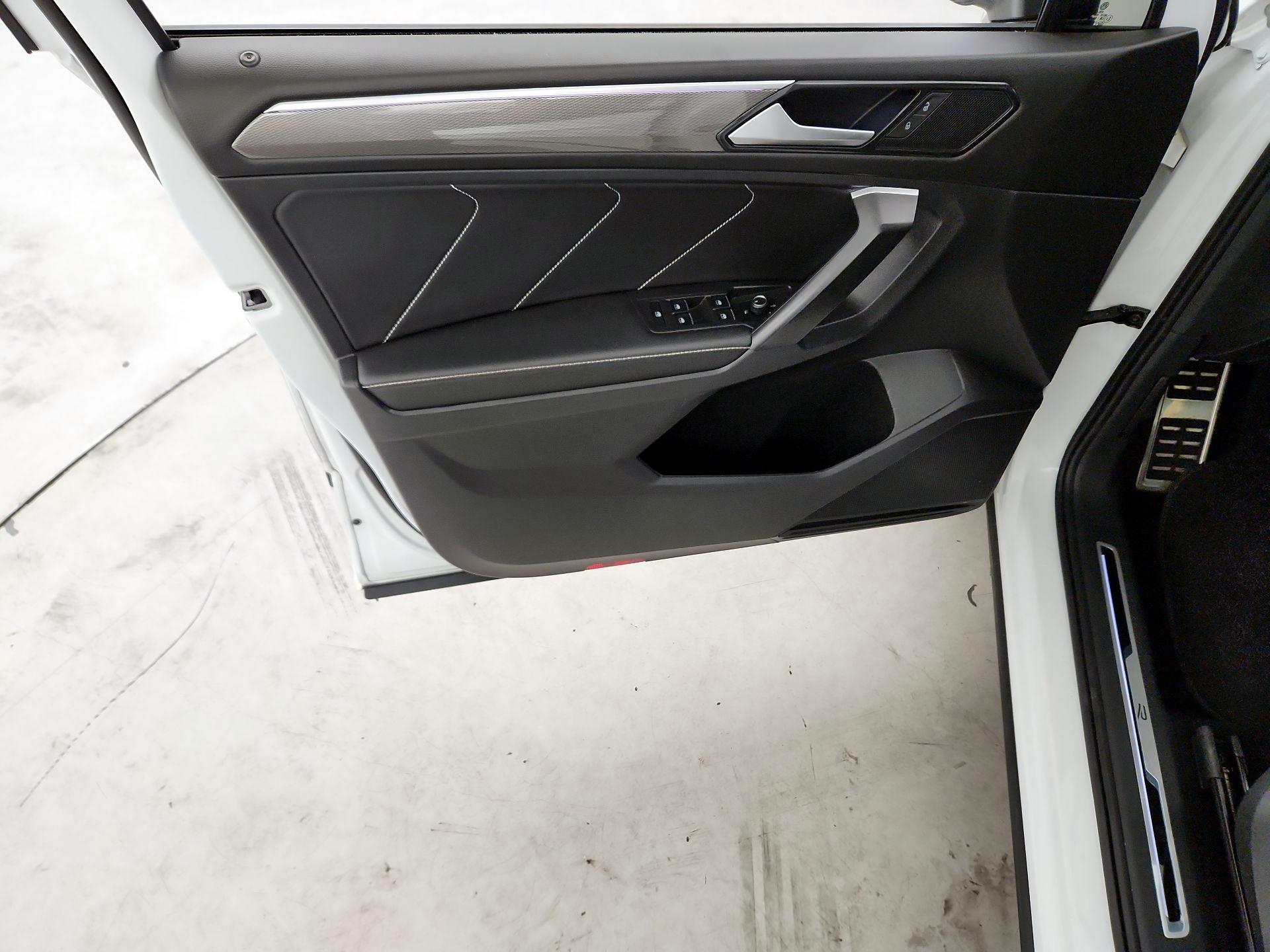 Thumbnail: 2023 Volkswagen Tiguan - 12