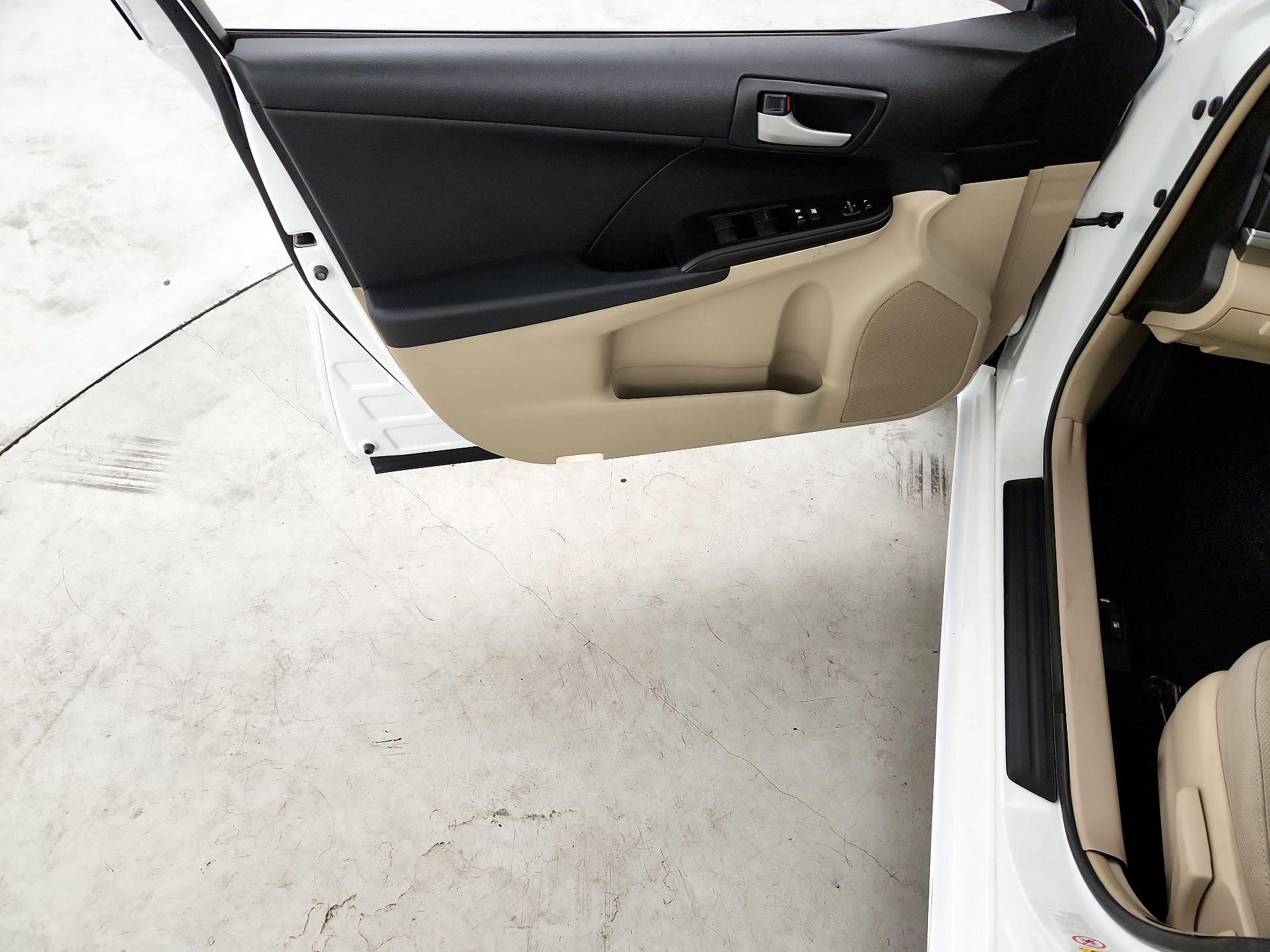 Thumbnail: 2014 Toyota Camry - 12