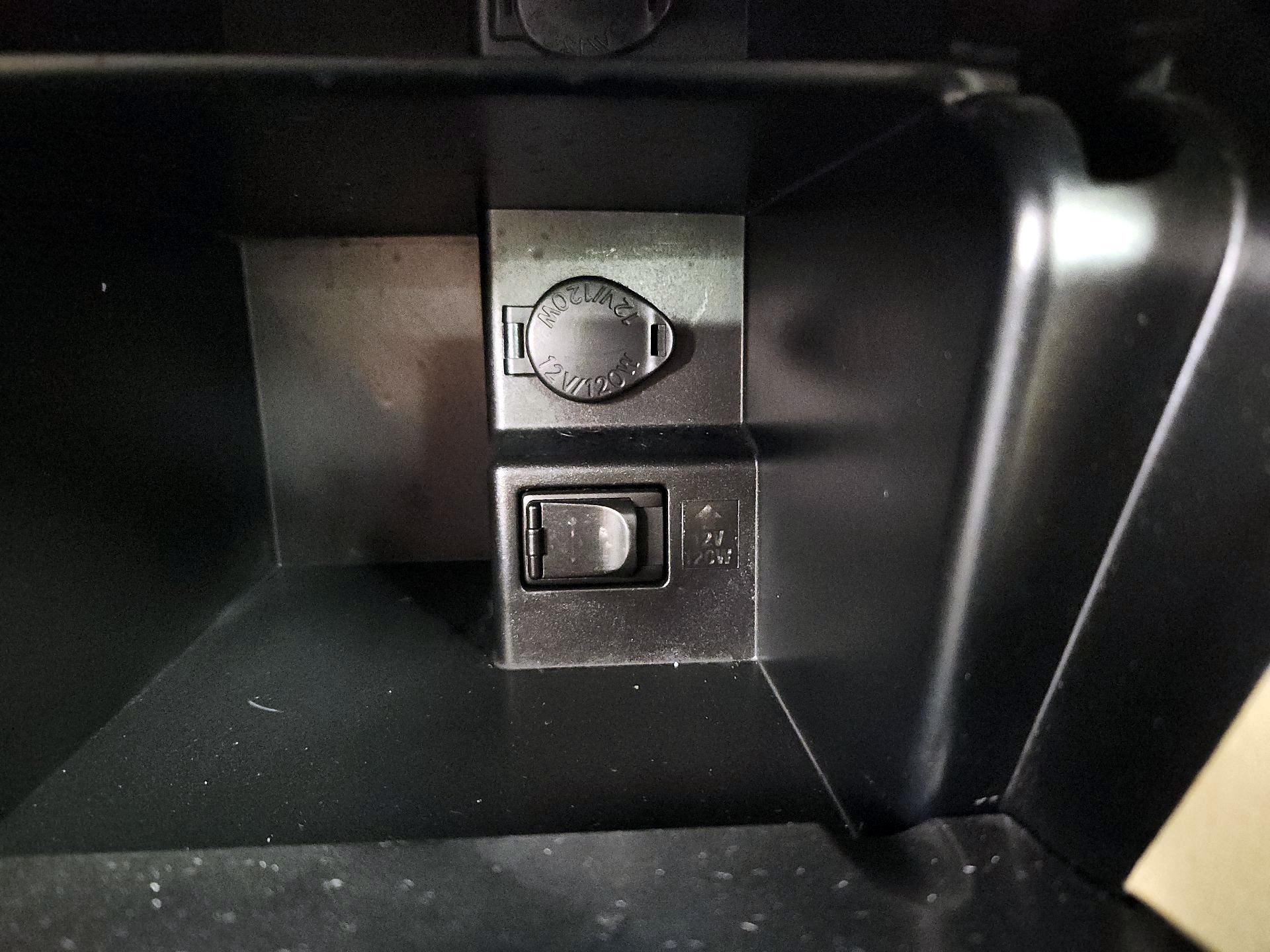 Thumbnail: 2014 Toyota Camry - 18