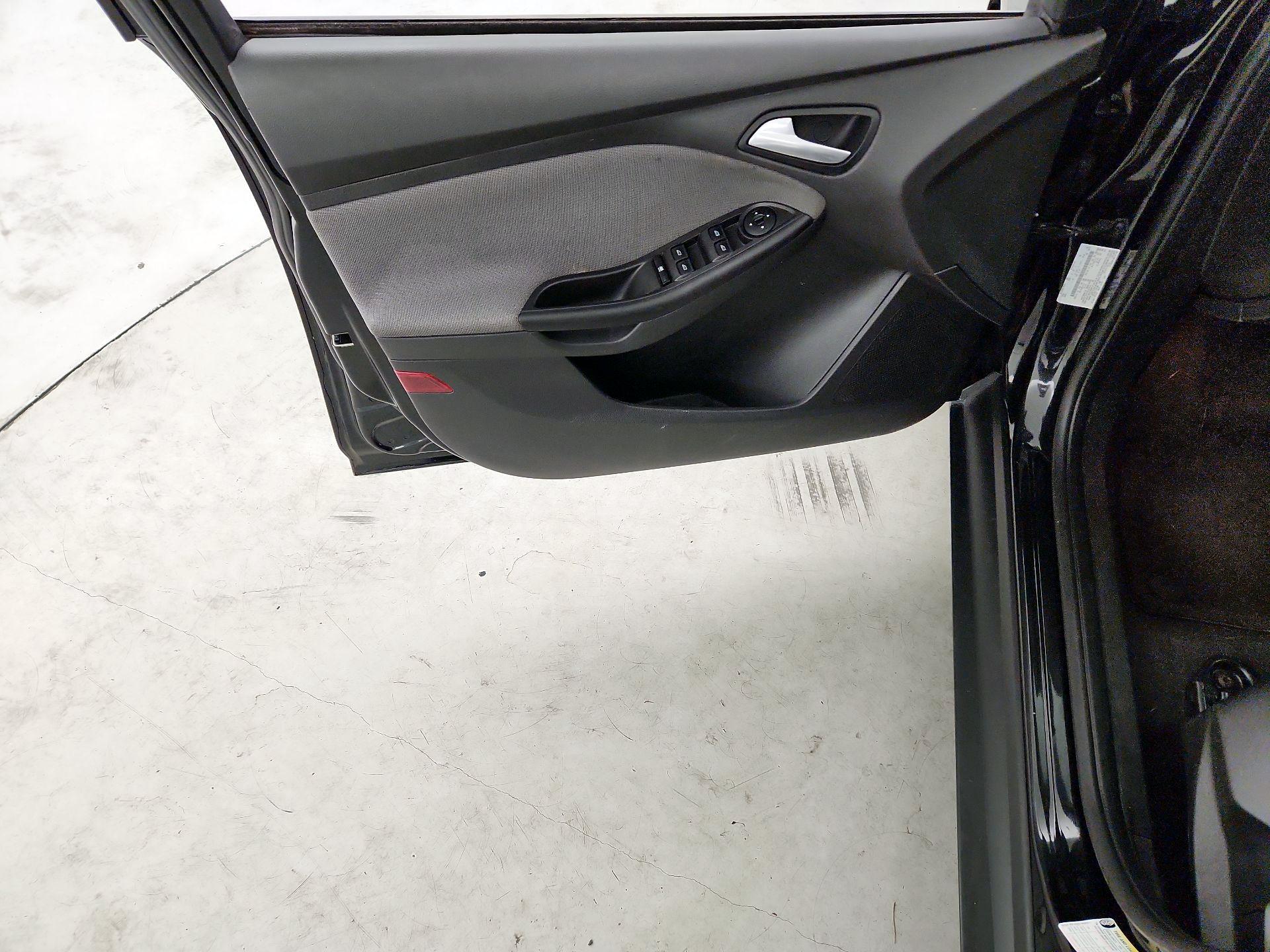 Thumbnail: 2014 Ford Focus - 12