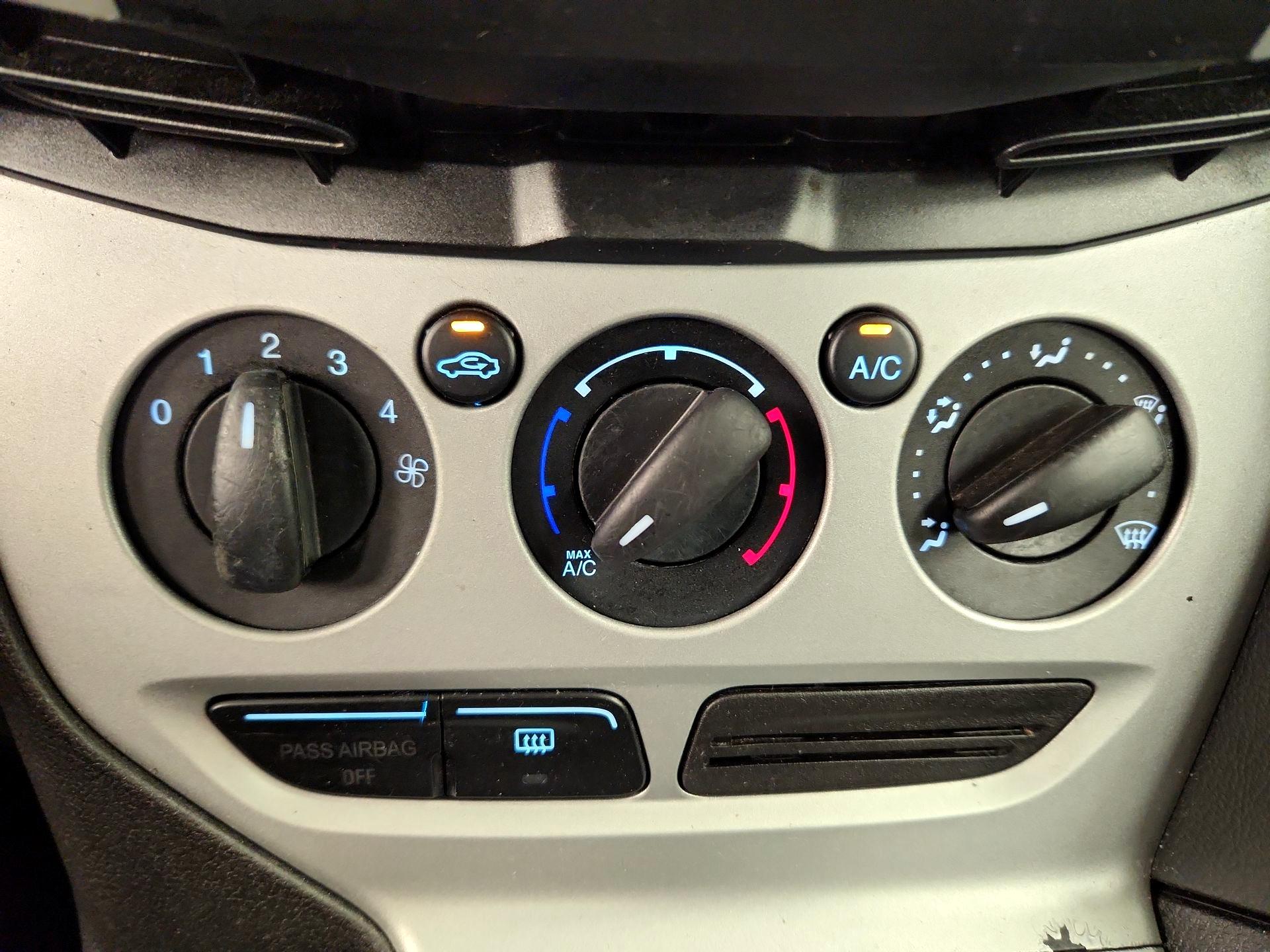 Thumbnail: 2014 Ford Focus - 15