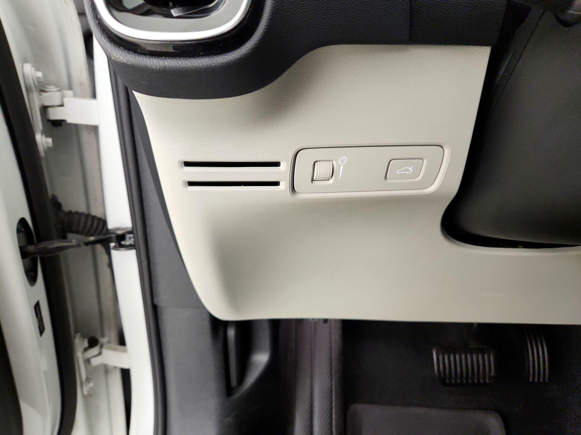 Thumbnail: 2020 Volvo XC40 - 13