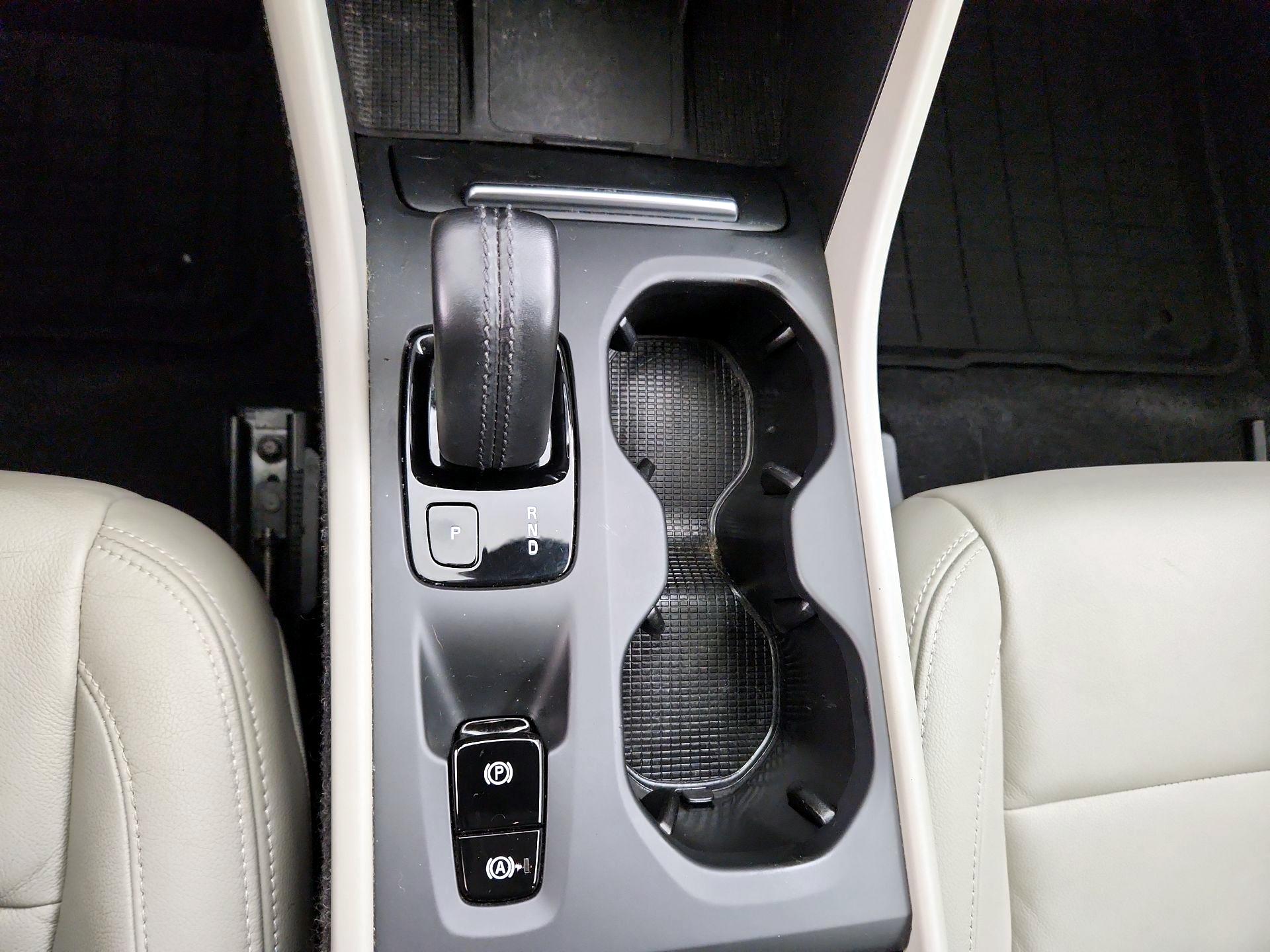 Thumbnail: 2020 Volvo XC40 - 17