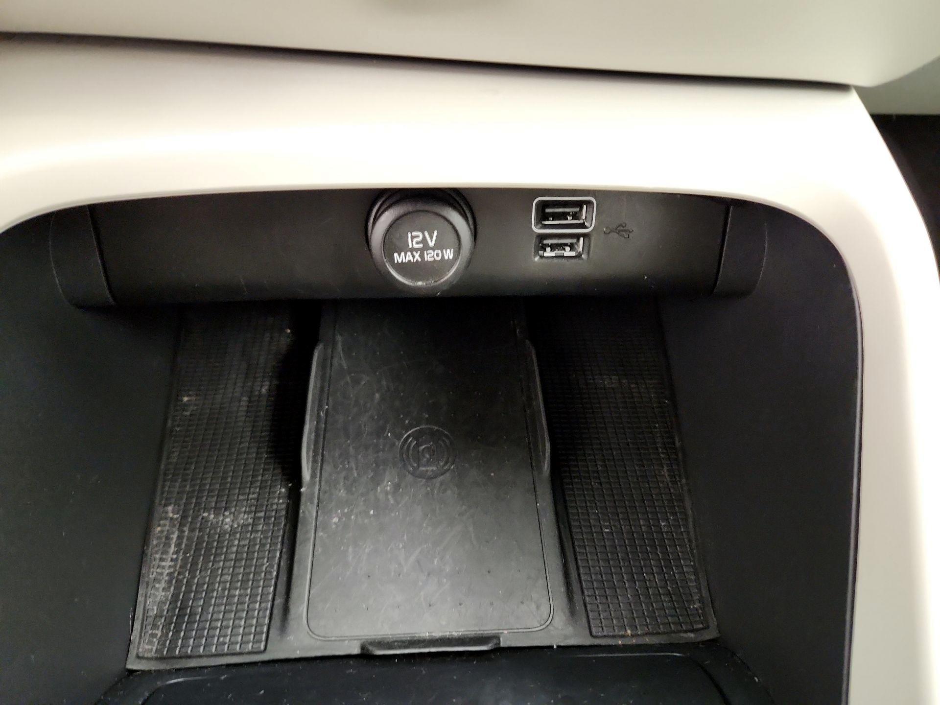 Thumbnail: 2020 Volvo XC40 - 18