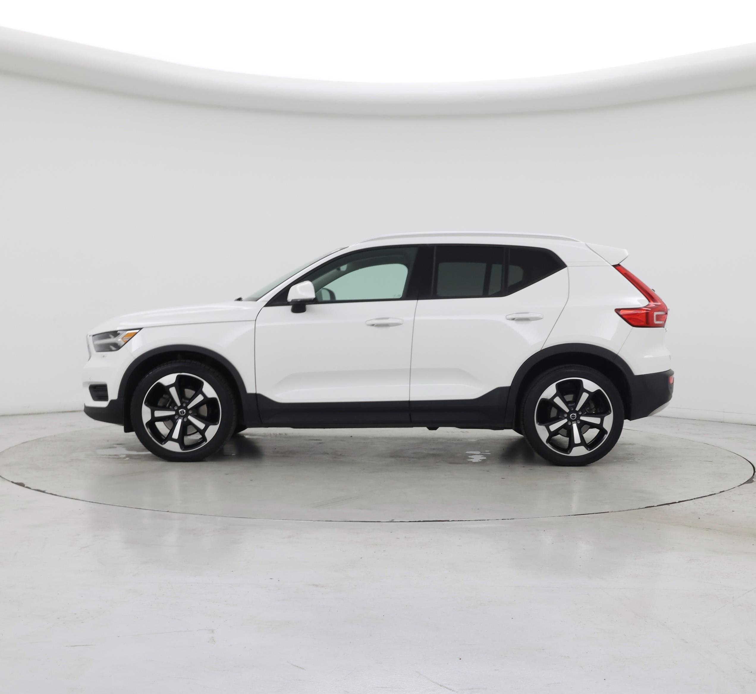 Thumbnail: 2020 Volvo XC40 - 3