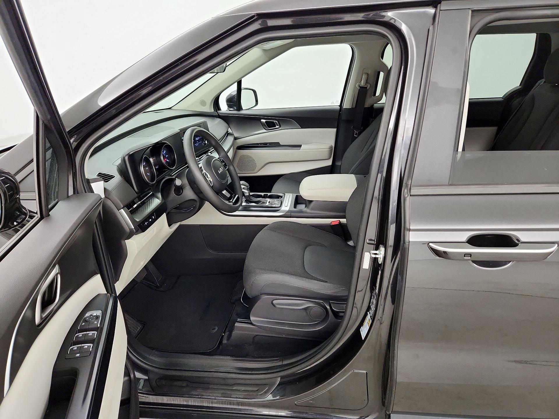 Thumbnail: 2022 Kia Carnival - 11