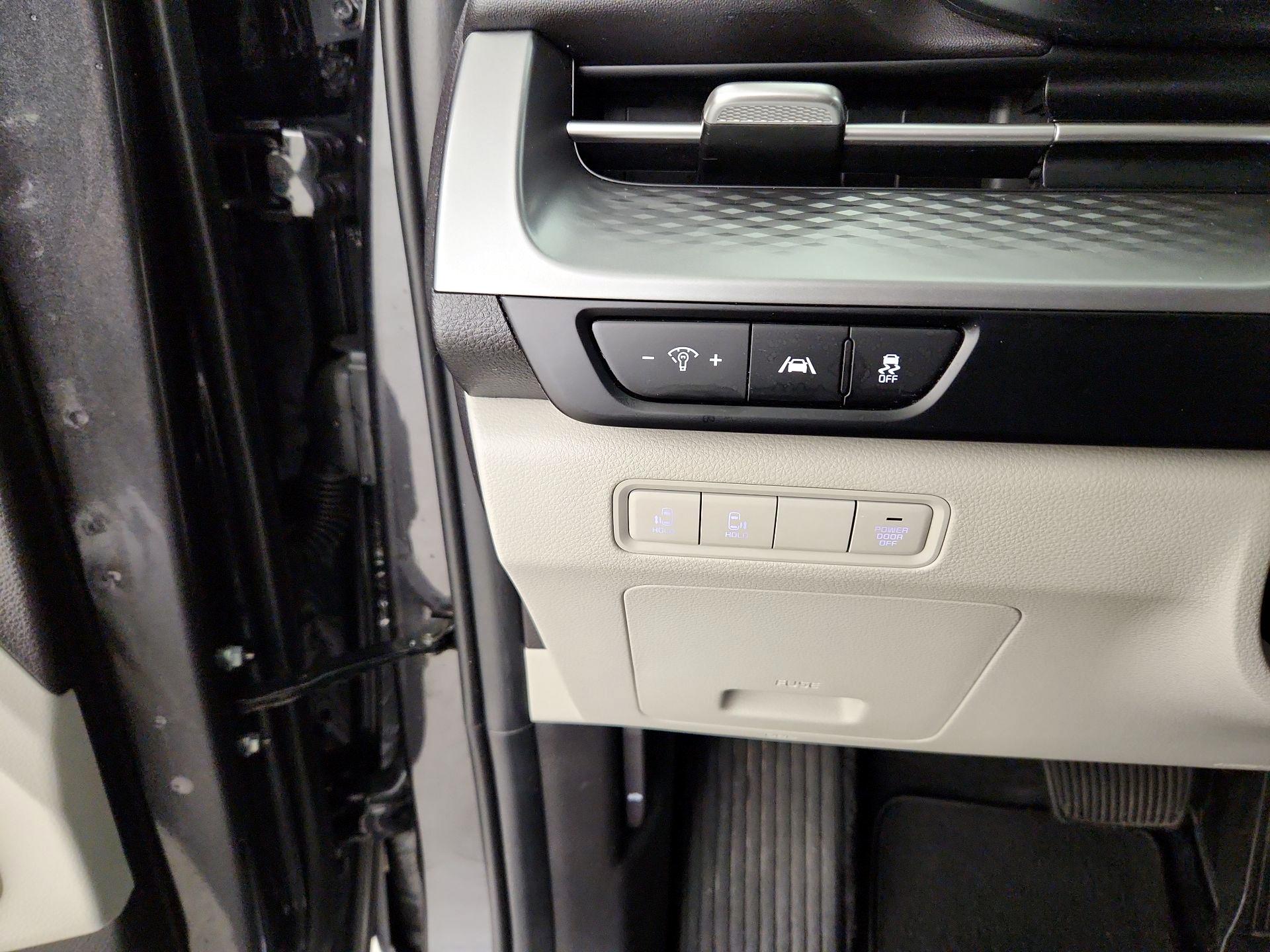 Thumbnail: 2022 Kia Carnival - 13