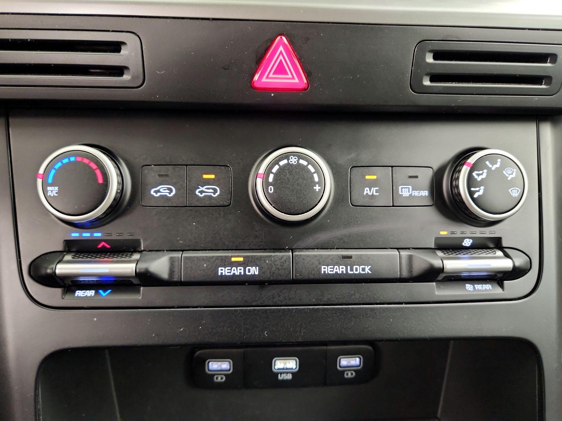 Thumbnail: 2022 Kia Carnival - 16