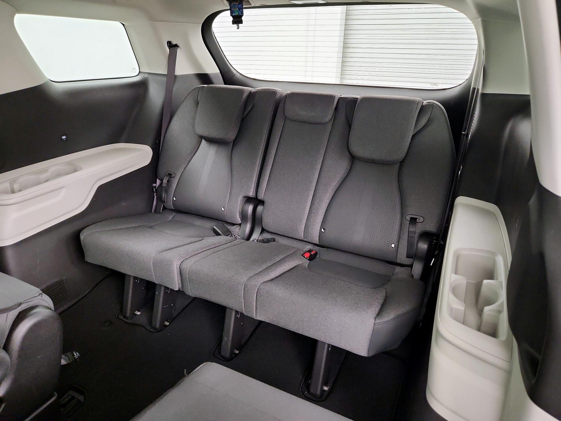 Thumbnail: 2022 Kia Carnival - 20