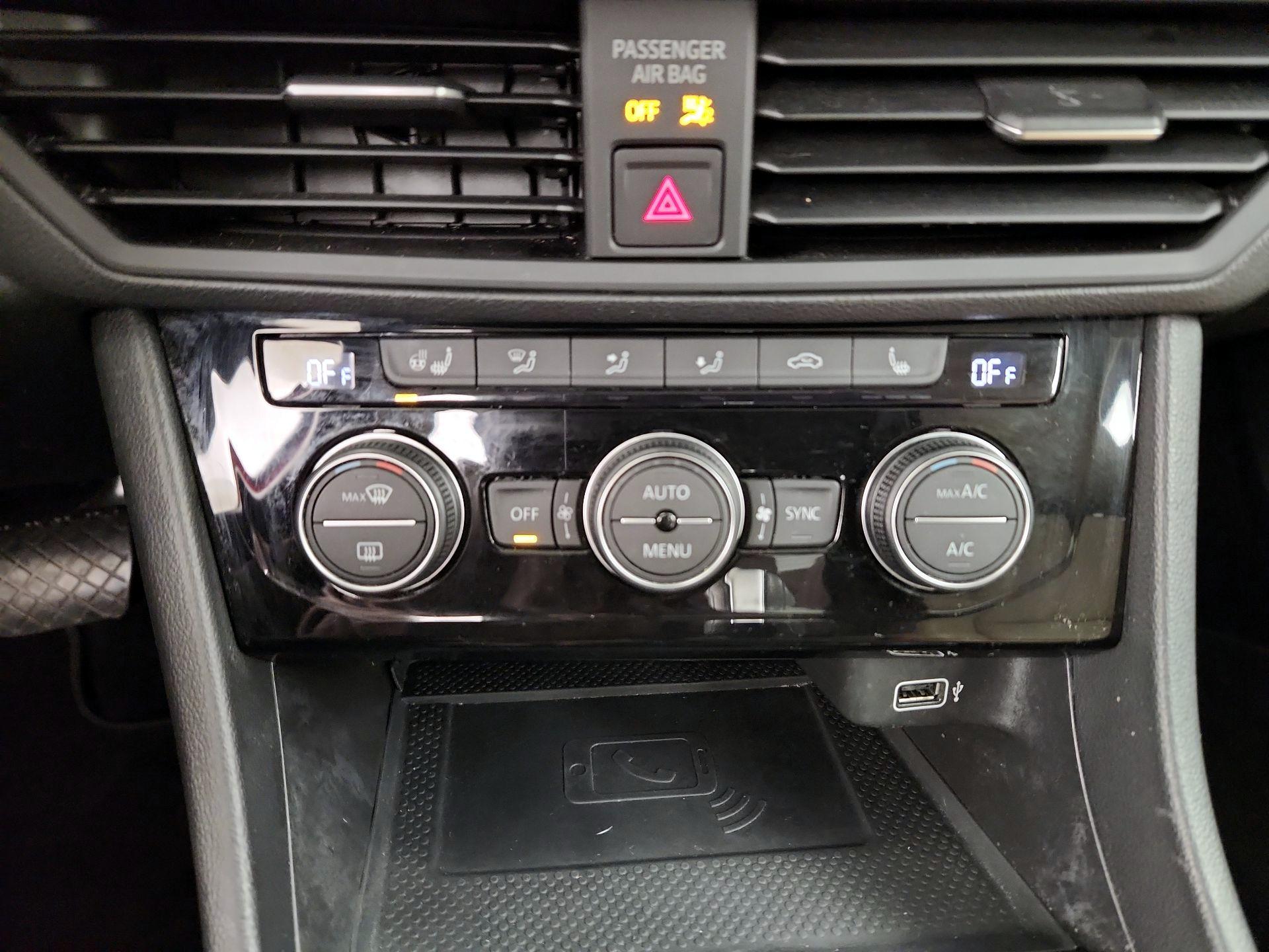 Thumbnail: 2020 Volkswagen Jetta - 16