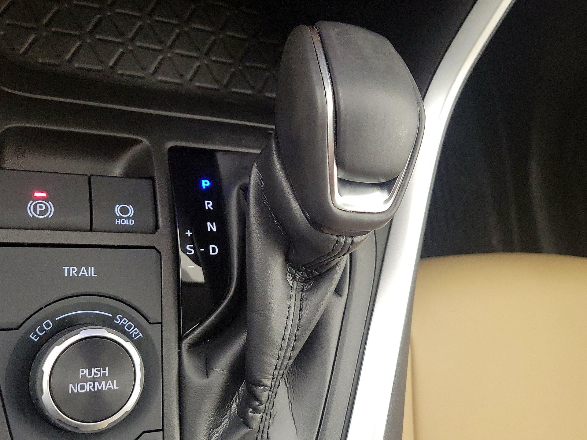 Thumbnail: 2023 Toyota RAV4 - 17