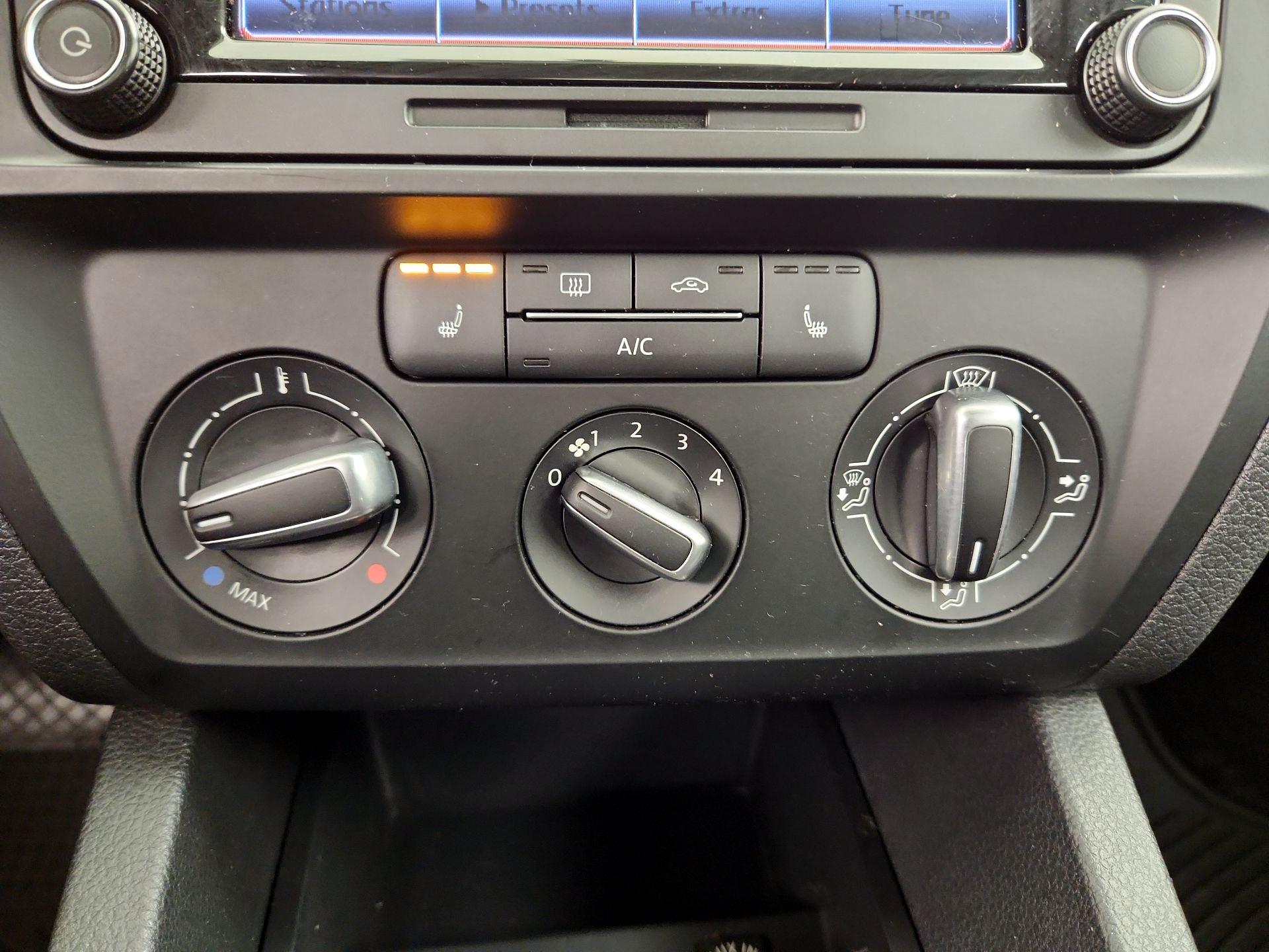 Thumbnail: 2015 Volkswagen Jetta - 16