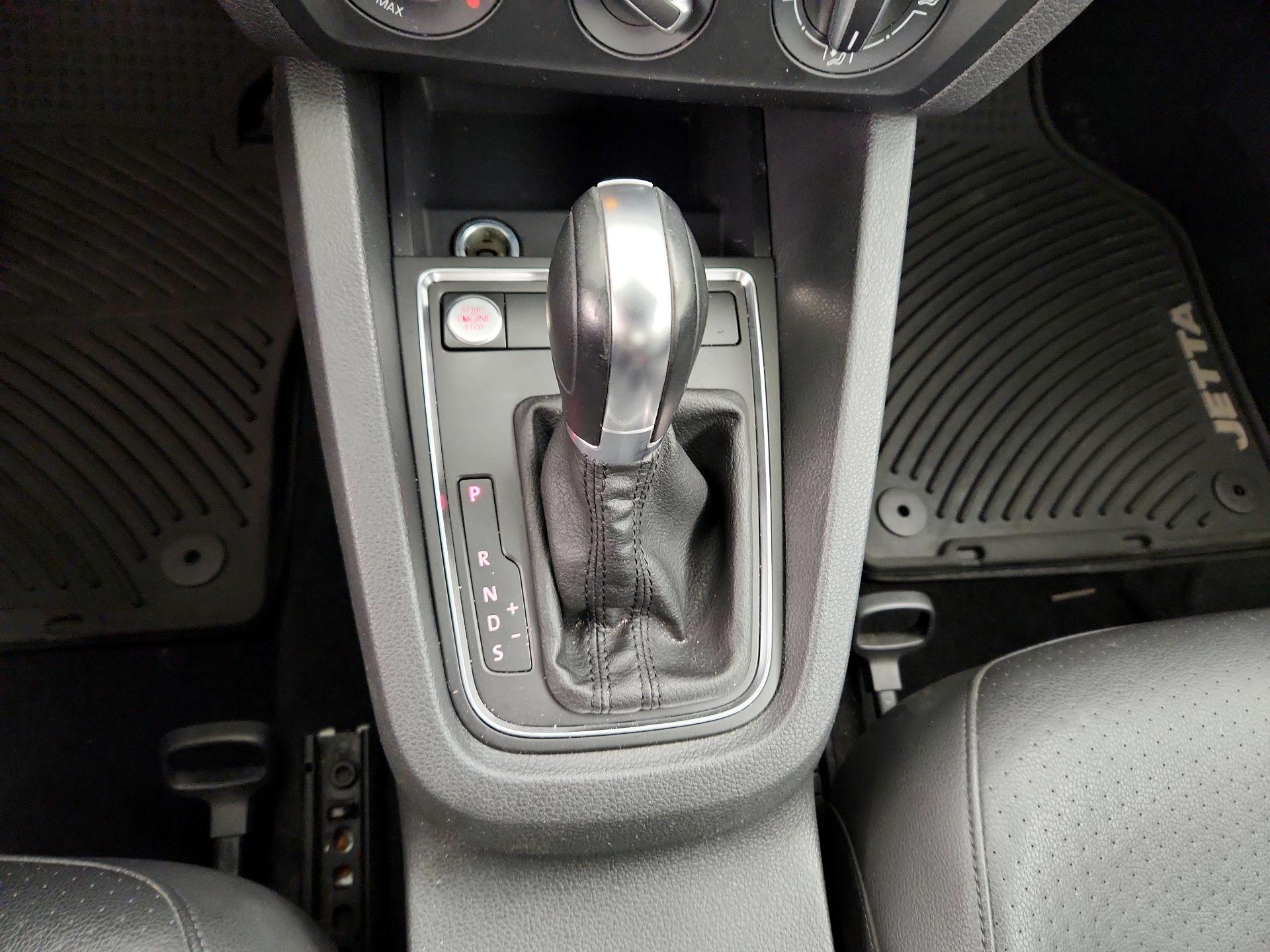 Thumbnail: 2015 Volkswagen Jetta - 17