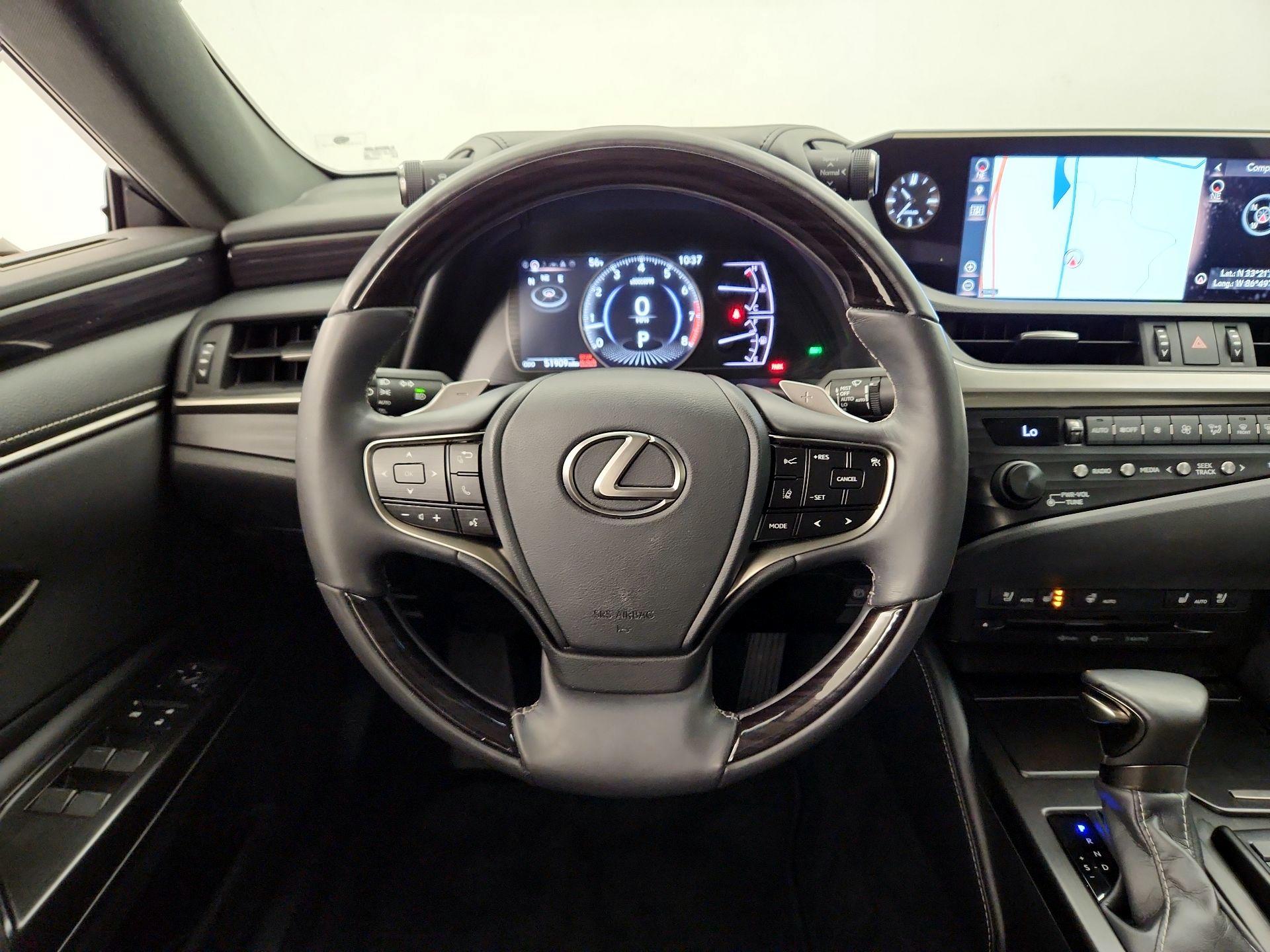 Thumbnail: 2019 Lexus ES - 10