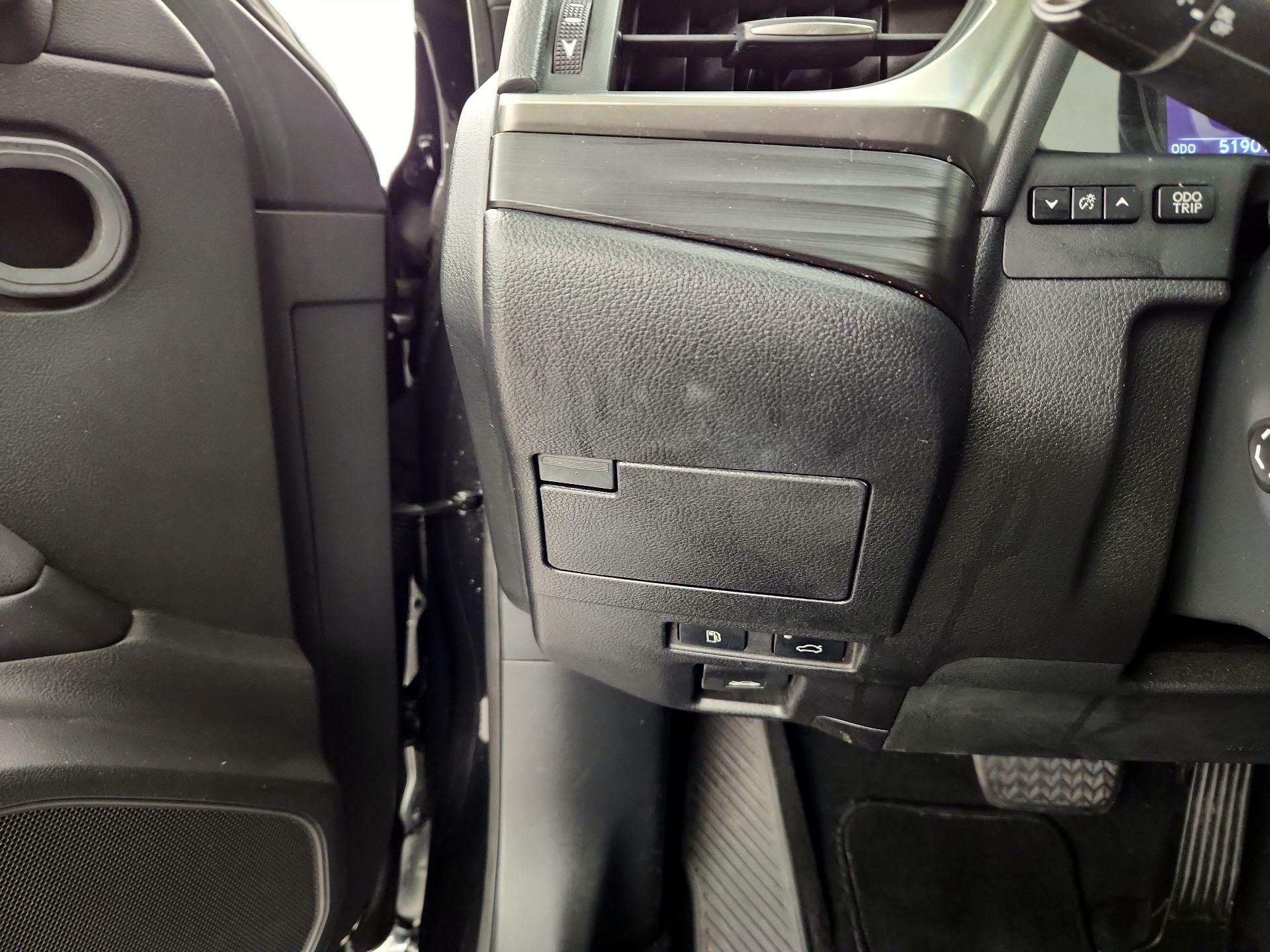 Thumbnail: 2019 Lexus ES - 13