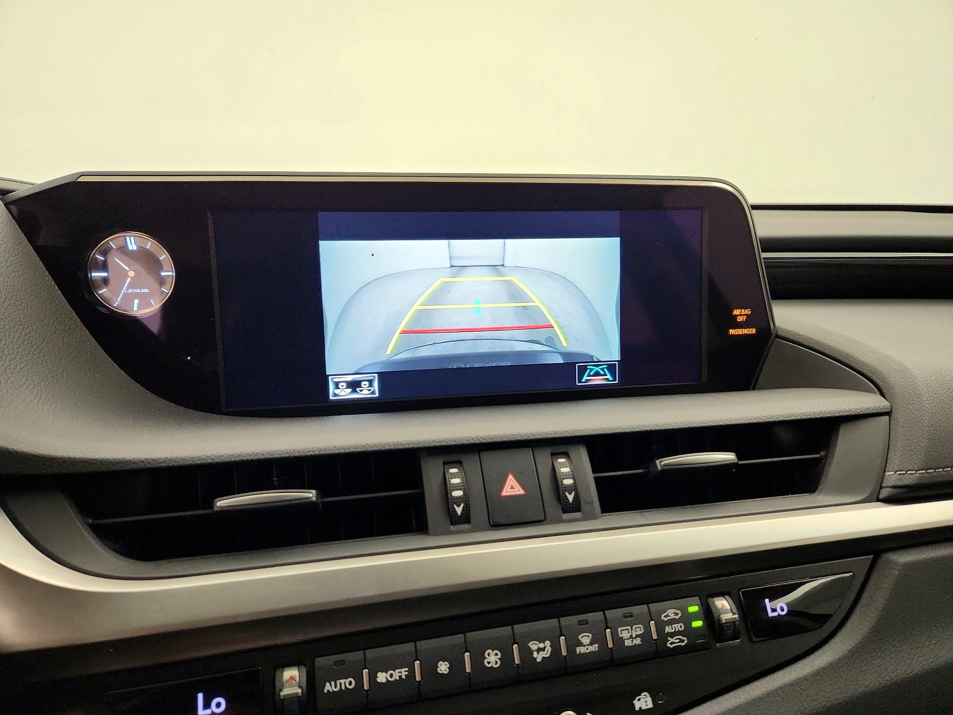 Thumbnail: 2019 Lexus ES - 15