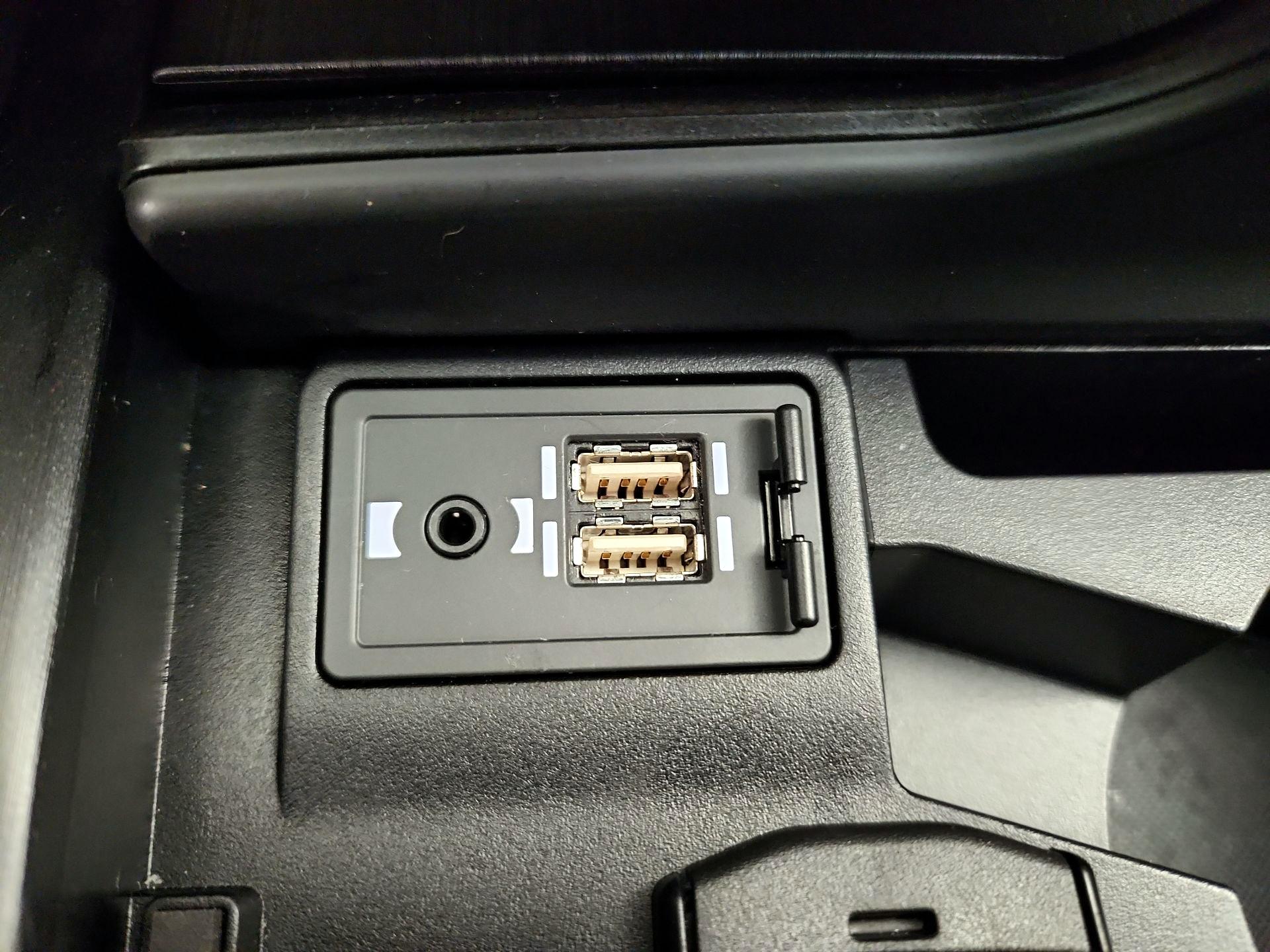 Thumbnail: 2019 Lexus ES - 19