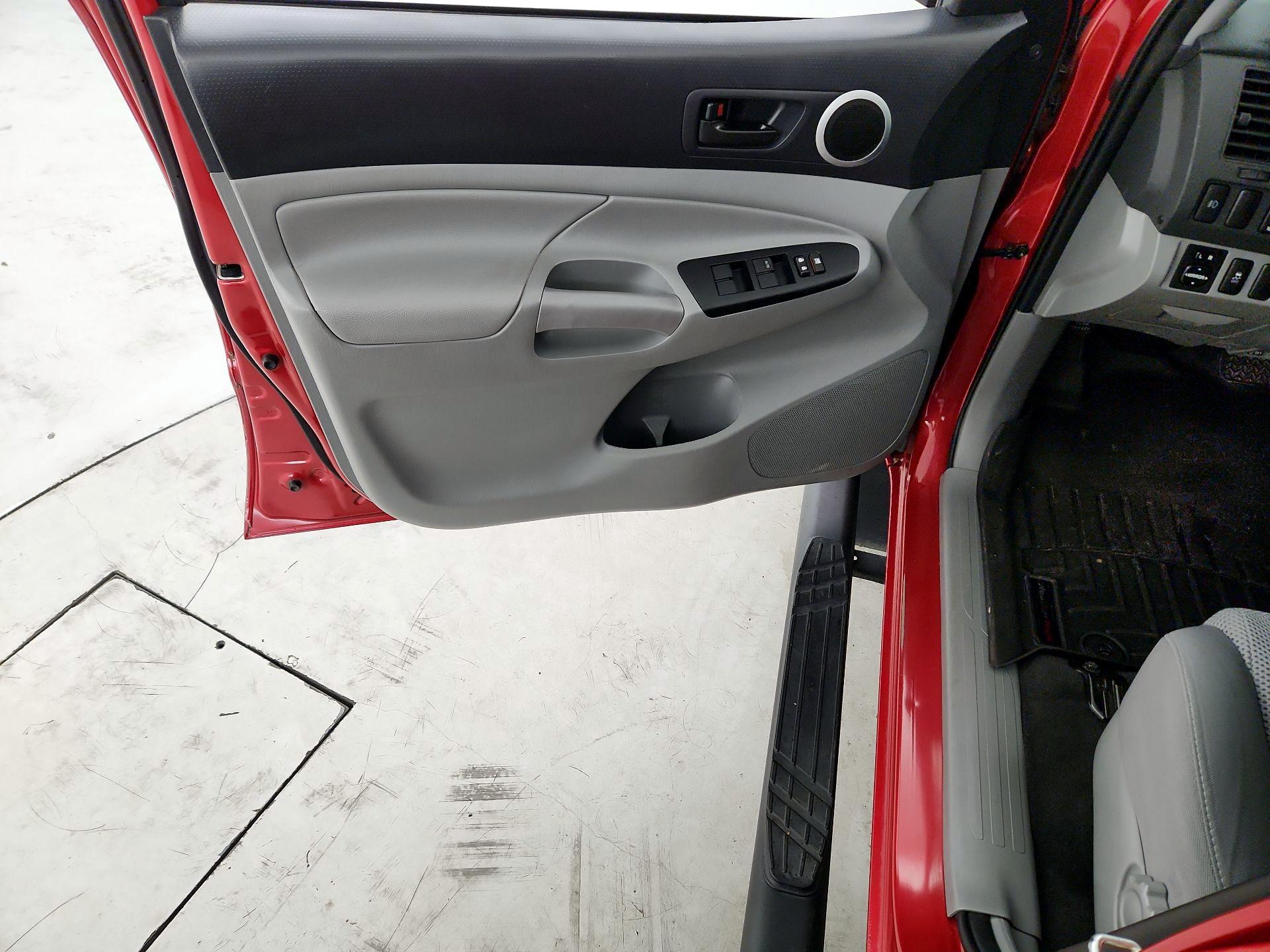 Thumbnail: 2015 Toyota Tacoma - 12