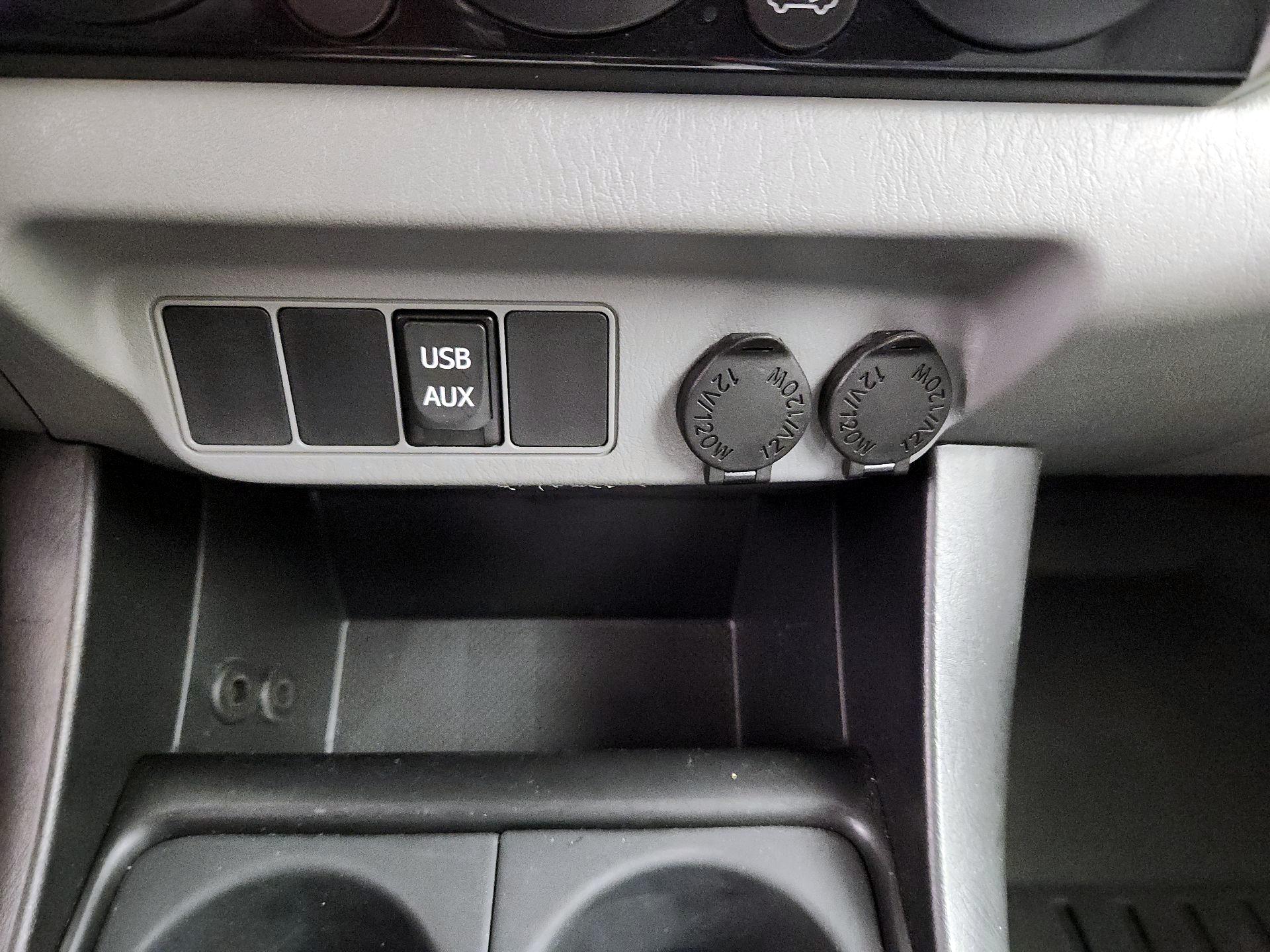 Thumbnail: 2015 Toyota Tacoma - 18