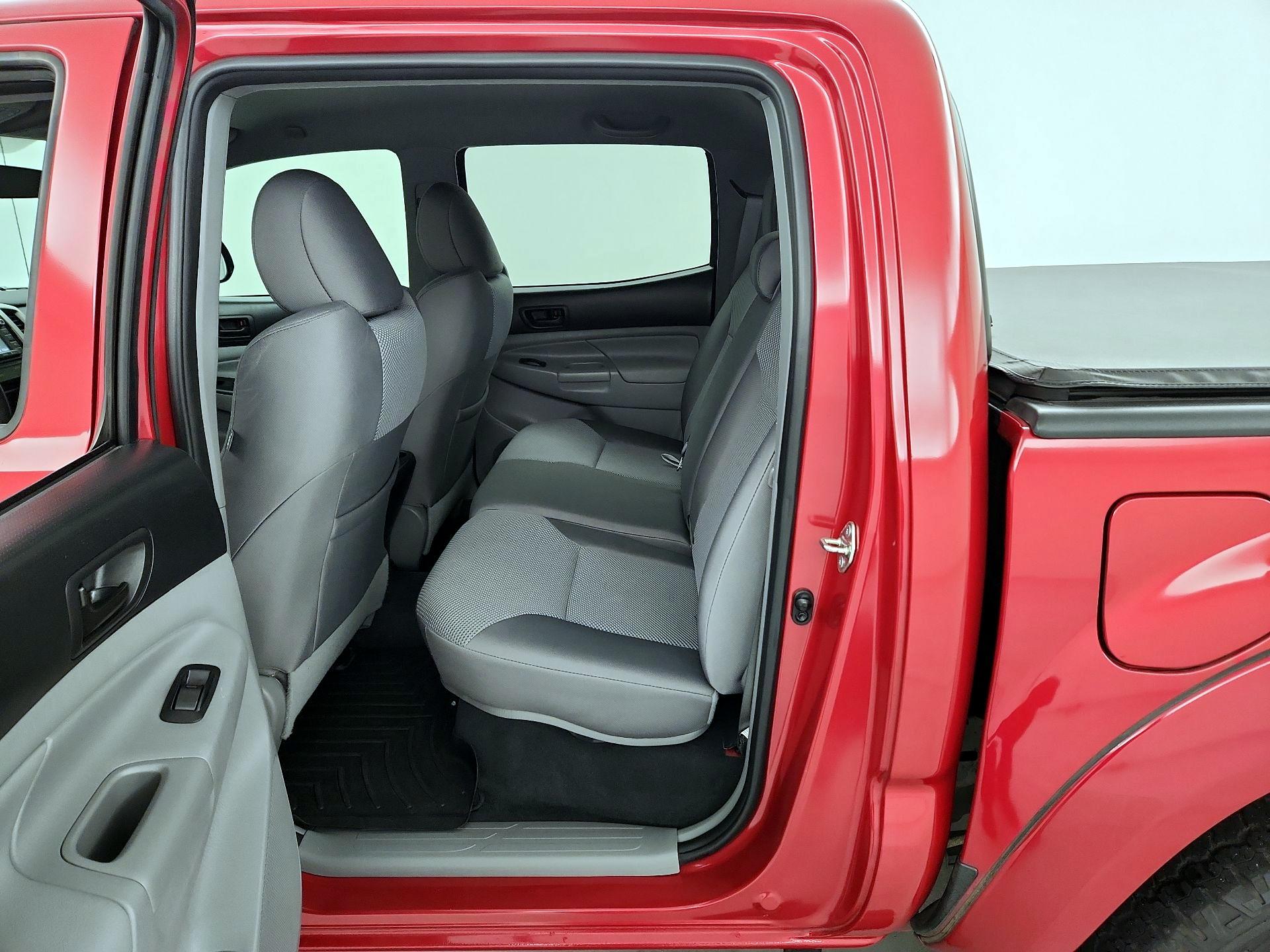 Thumbnail: 2015 Toyota Tacoma - 19