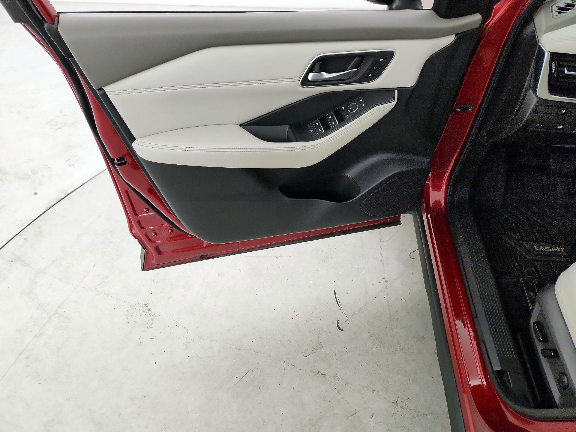 Thumbnail: 2021 Nissan Rogue - 12