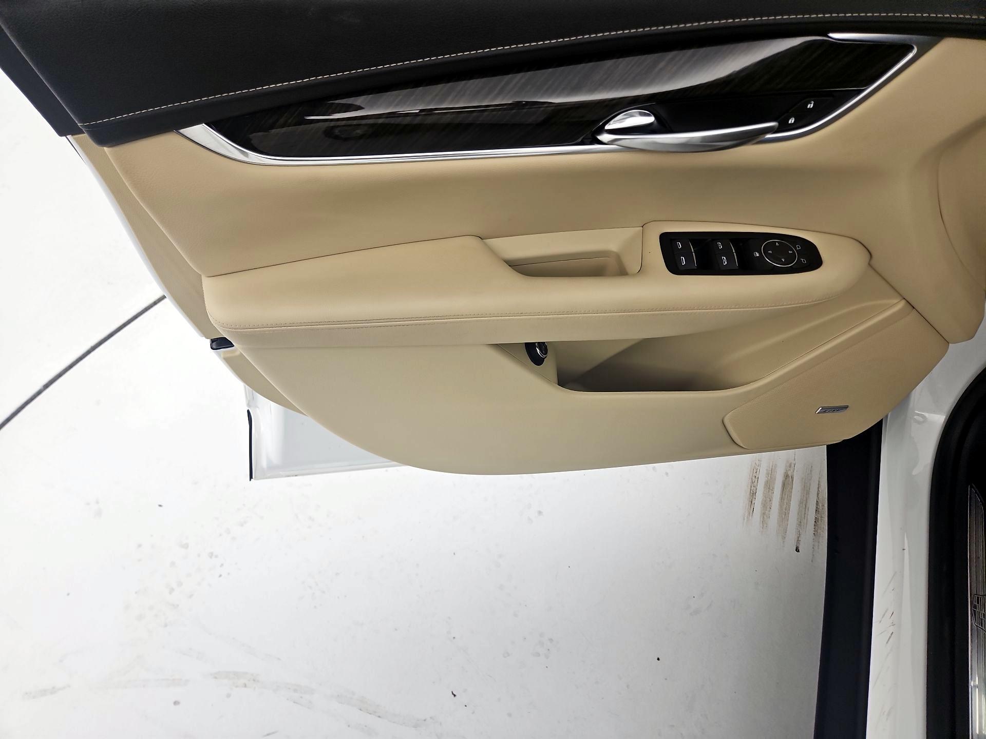 Thumbnail: 2017 Cadillac XT5 - 12