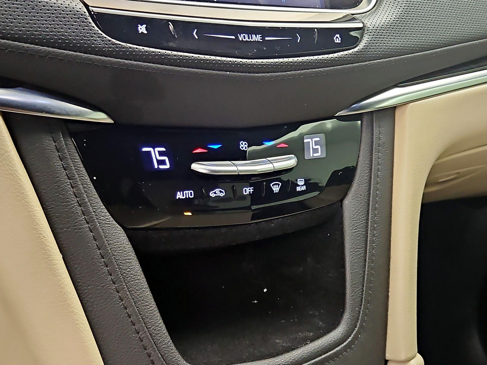 Thumbnail: 2017 Cadillac XT5 - 16