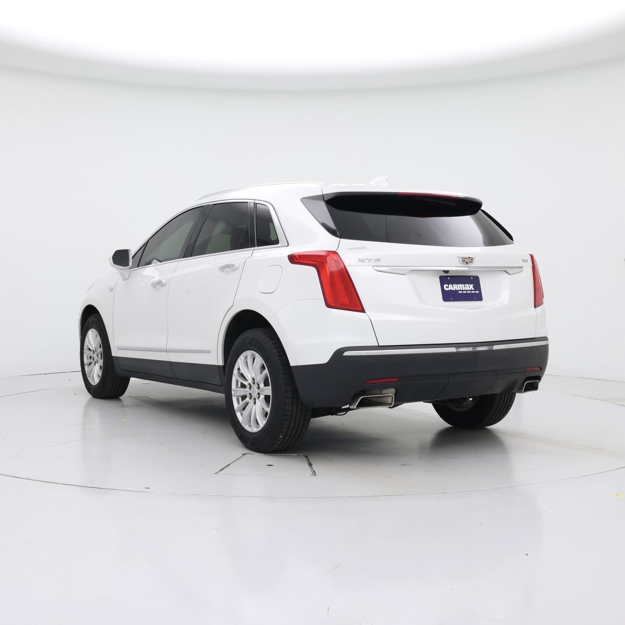 Thumbnail: 2017 Cadillac XT5 - 2