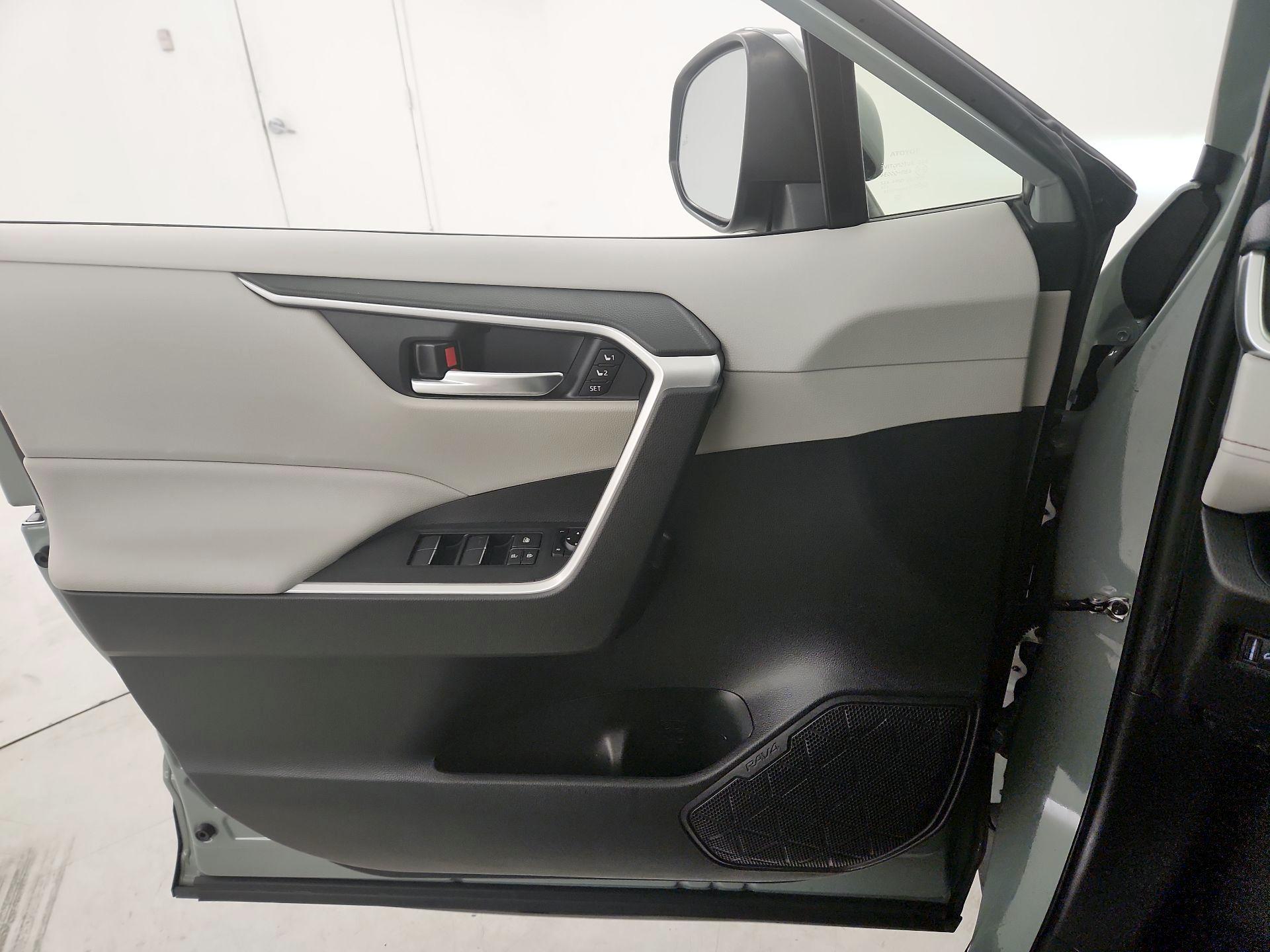 Thumbnail: 2021 Toyota RAV4 - 12