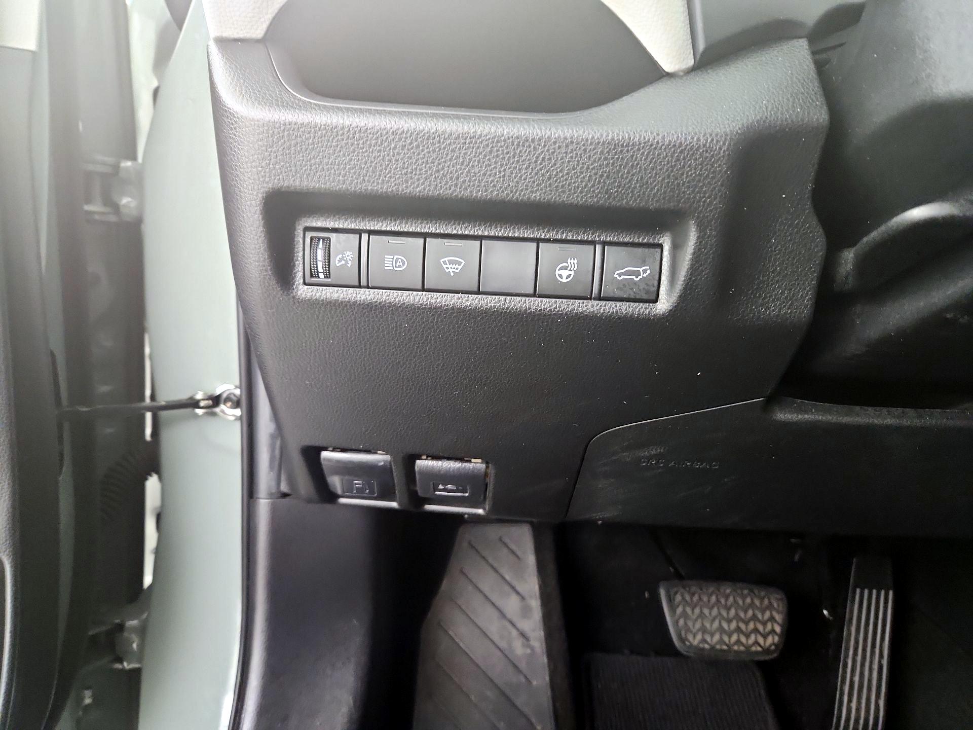 Thumbnail: 2021 Toyota RAV4 - 13