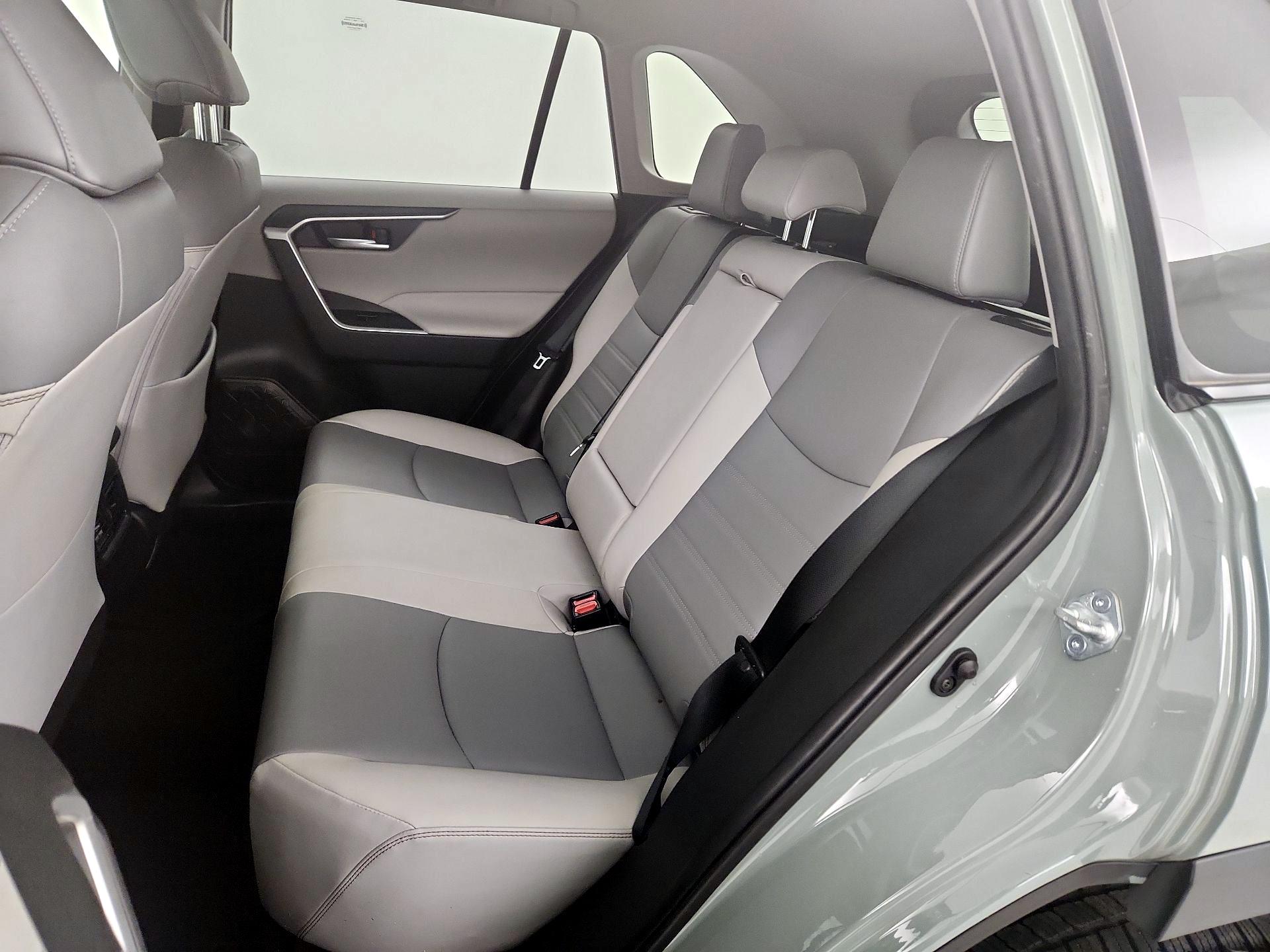 Thumbnail: 2021 Toyota RAV4 - 20