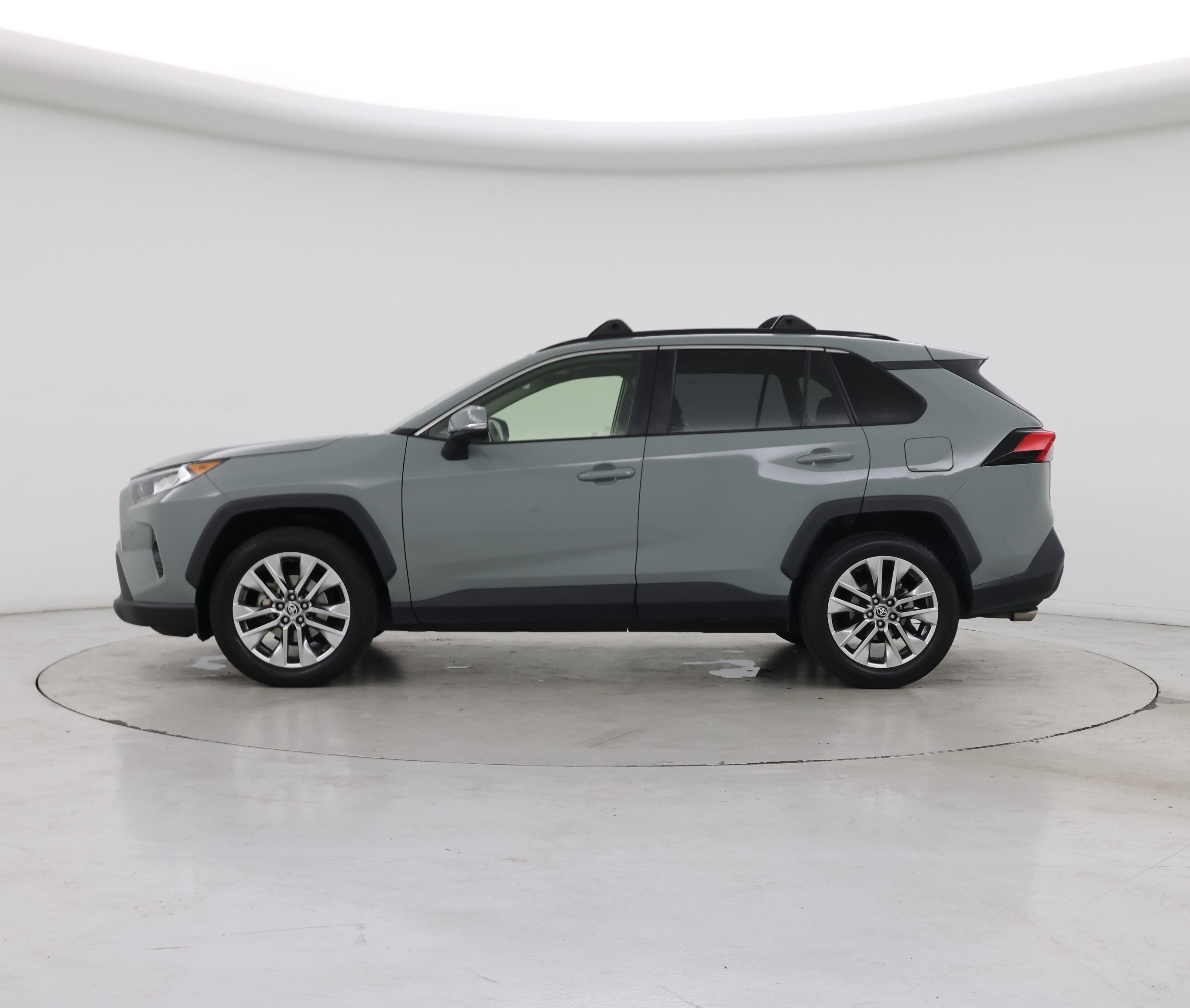 Thumbnail: 2021 Toyota RAV4 - 3