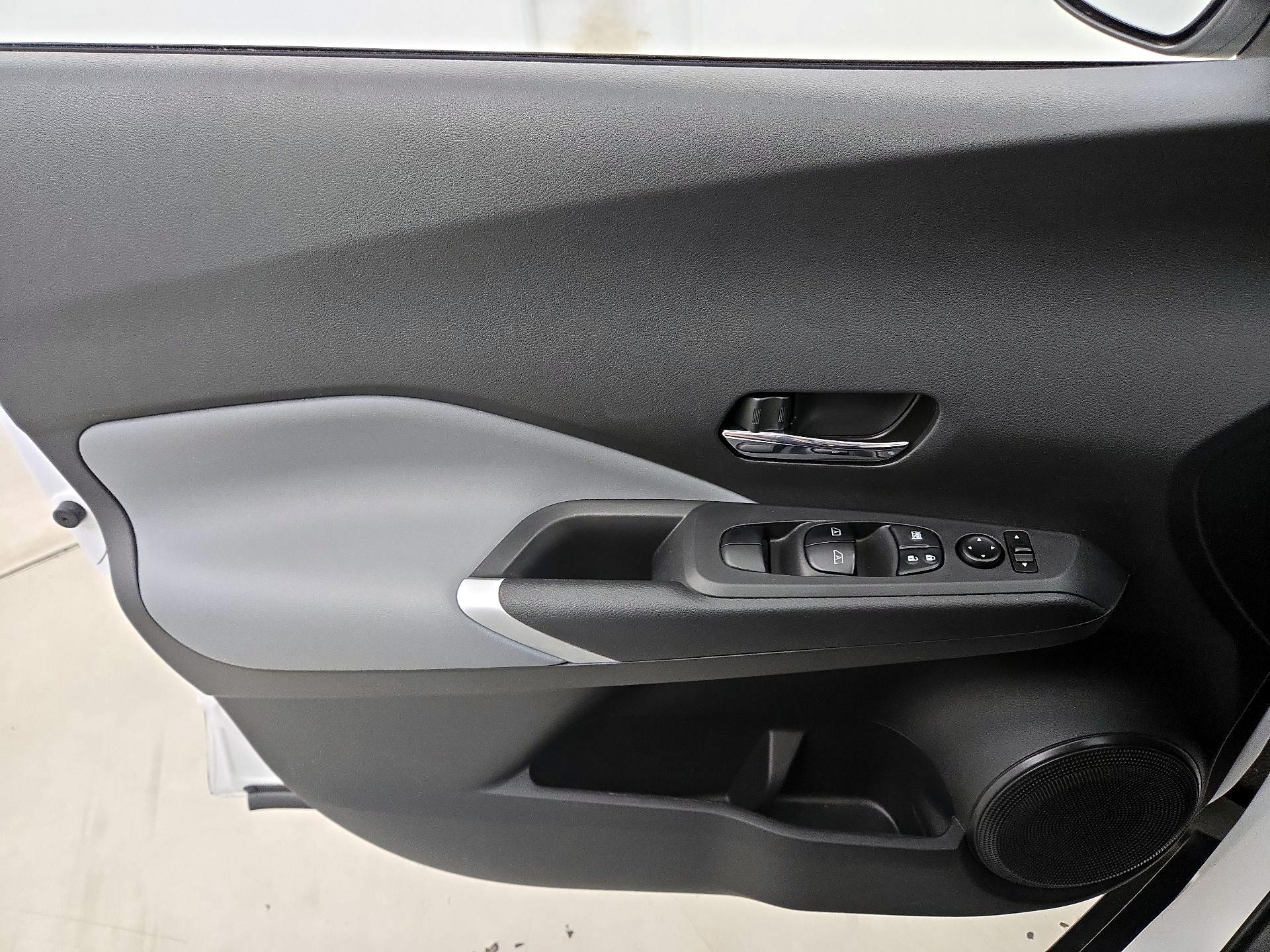 Thumbnail: 2023 Nissan Kicks - 12