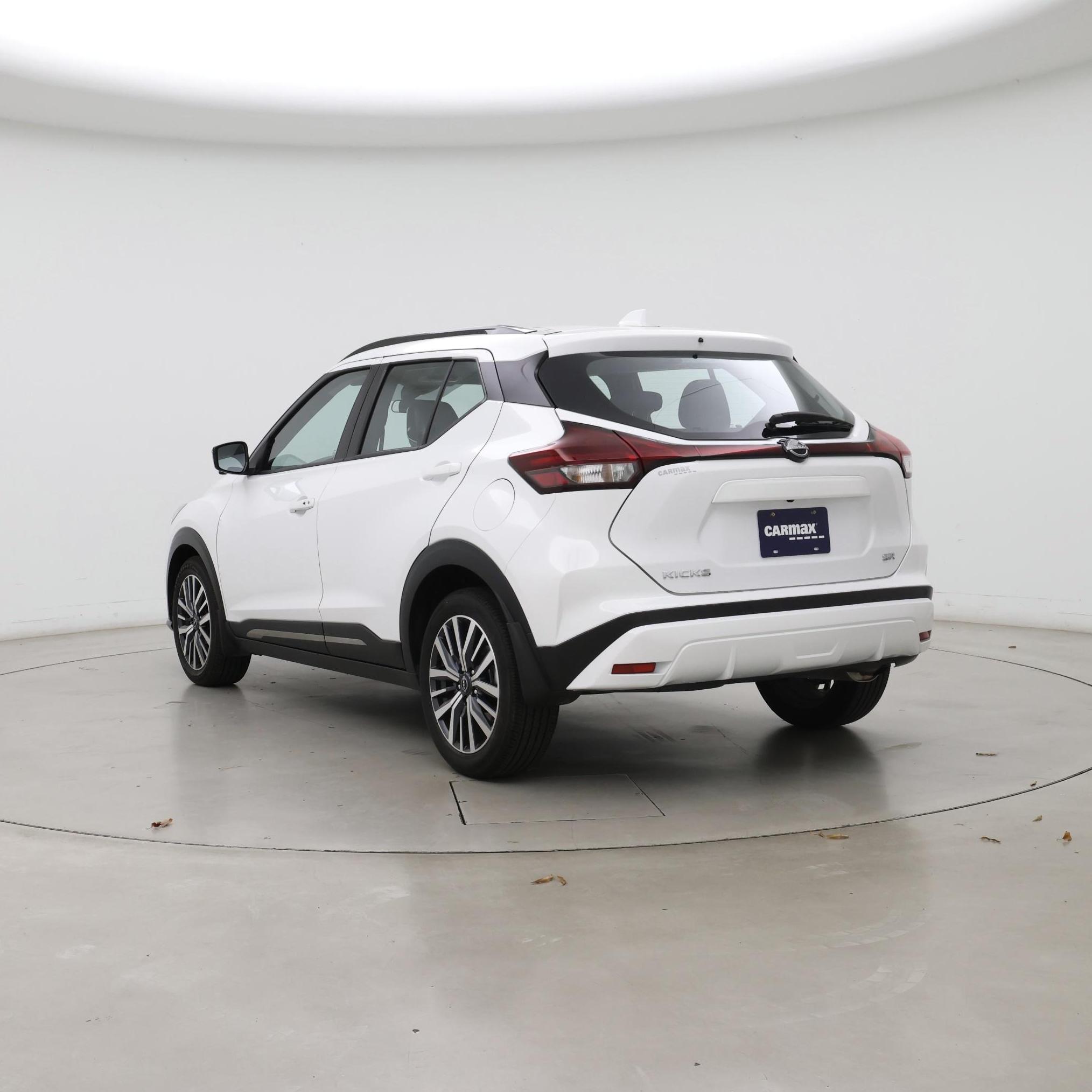 Thumbnail: 2023 Nissan Kicks - 2