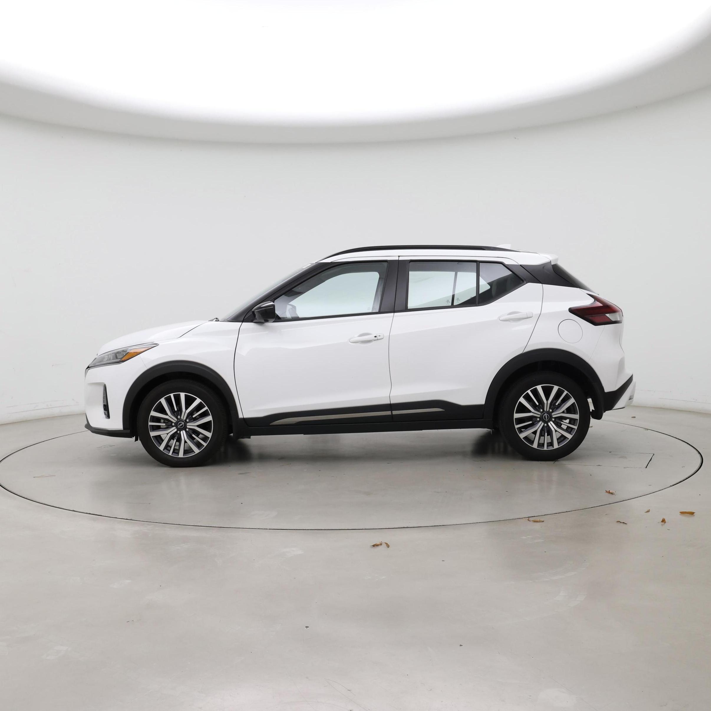 Thumbnail: 2023 Nissan Kicks - 3