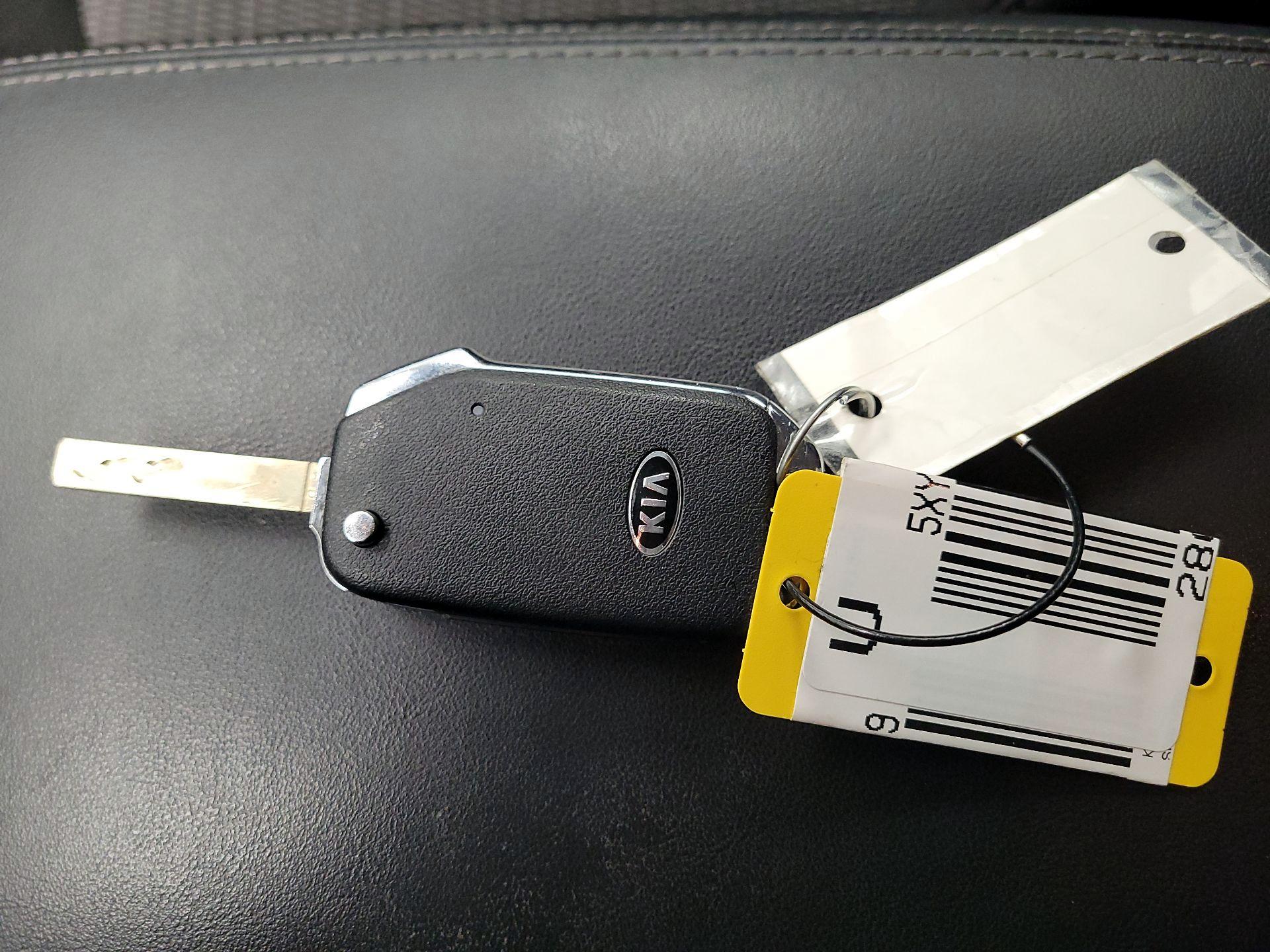 Thumbnail: 2023 Kia Sorento - 18