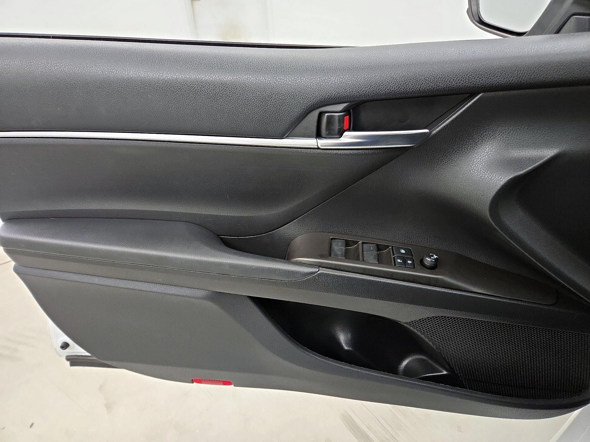 Thumbnail: 2022 Toyota Camry - 12