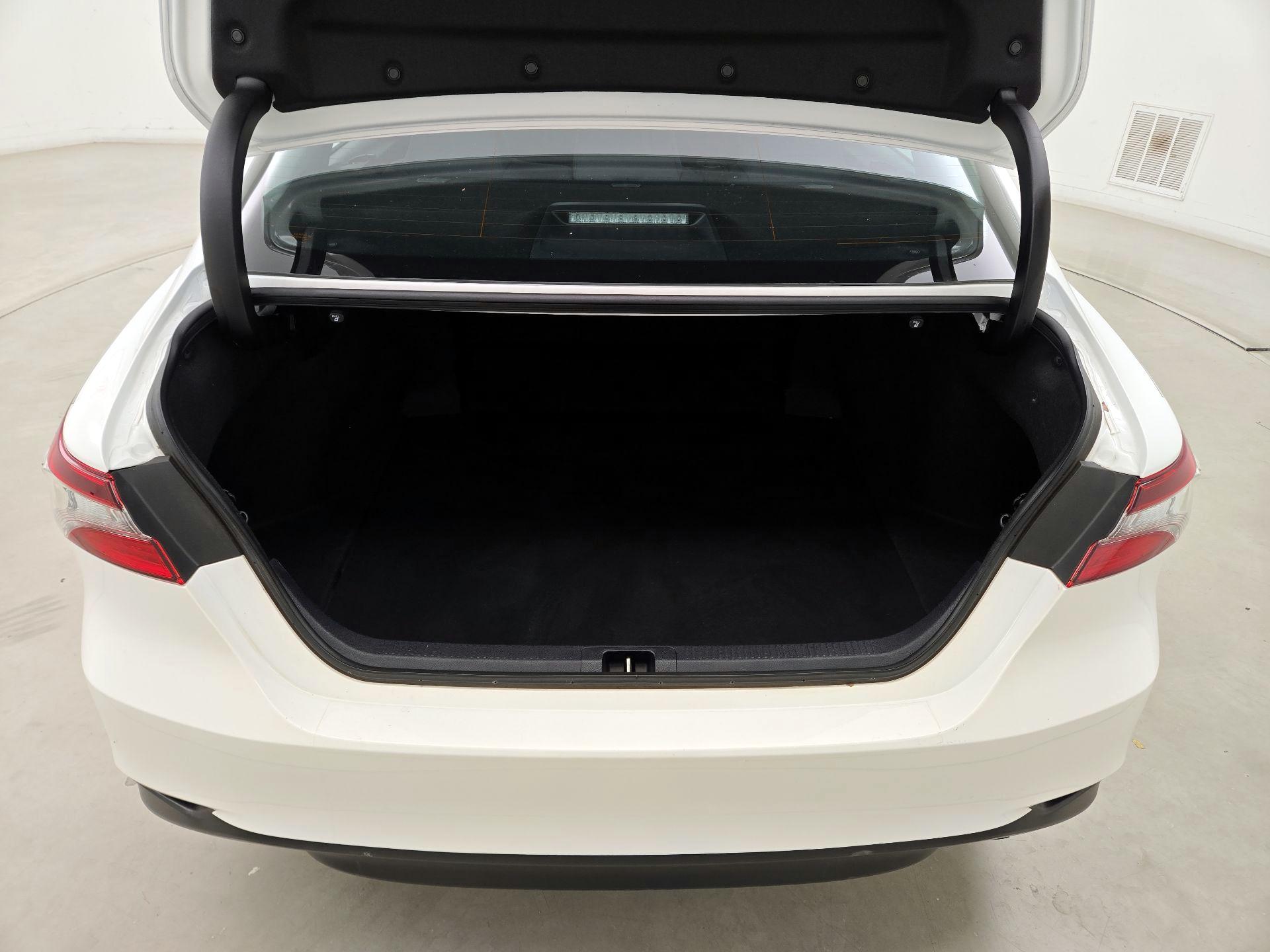 Thumbnail: 2022 Toyota Camry - 20