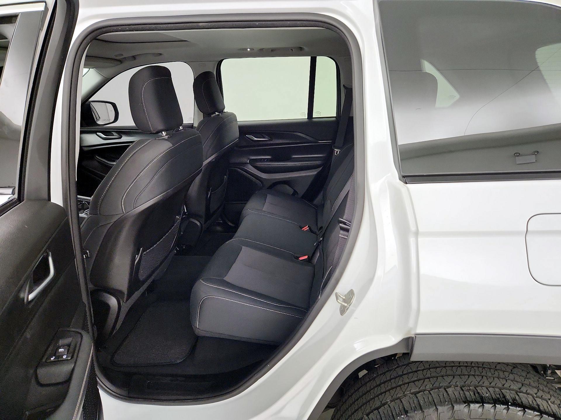 Thumbnail: 2023 Jeep Grand Cherokee - 20