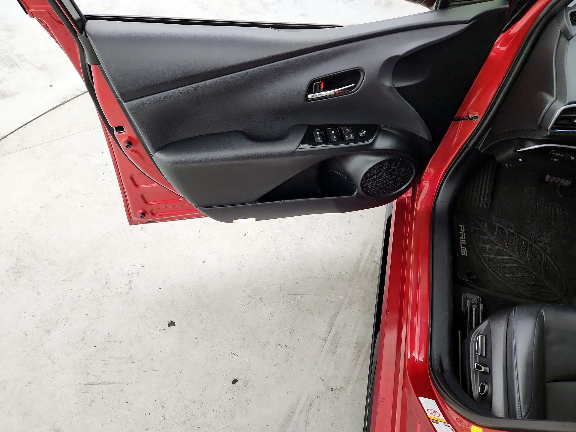 Thumbnail: 2018 Toyota Prius - 12