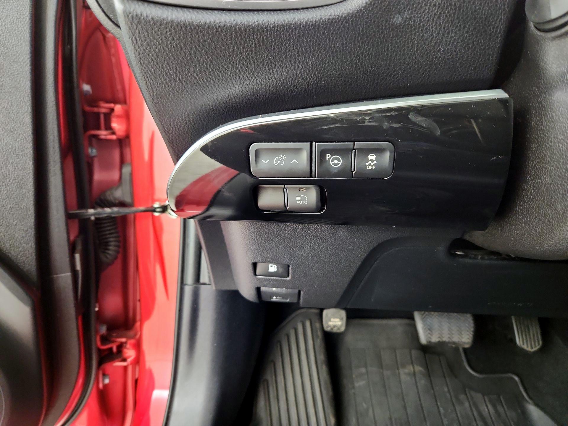 Thumbnail: 2018 Toyota Prius - 13