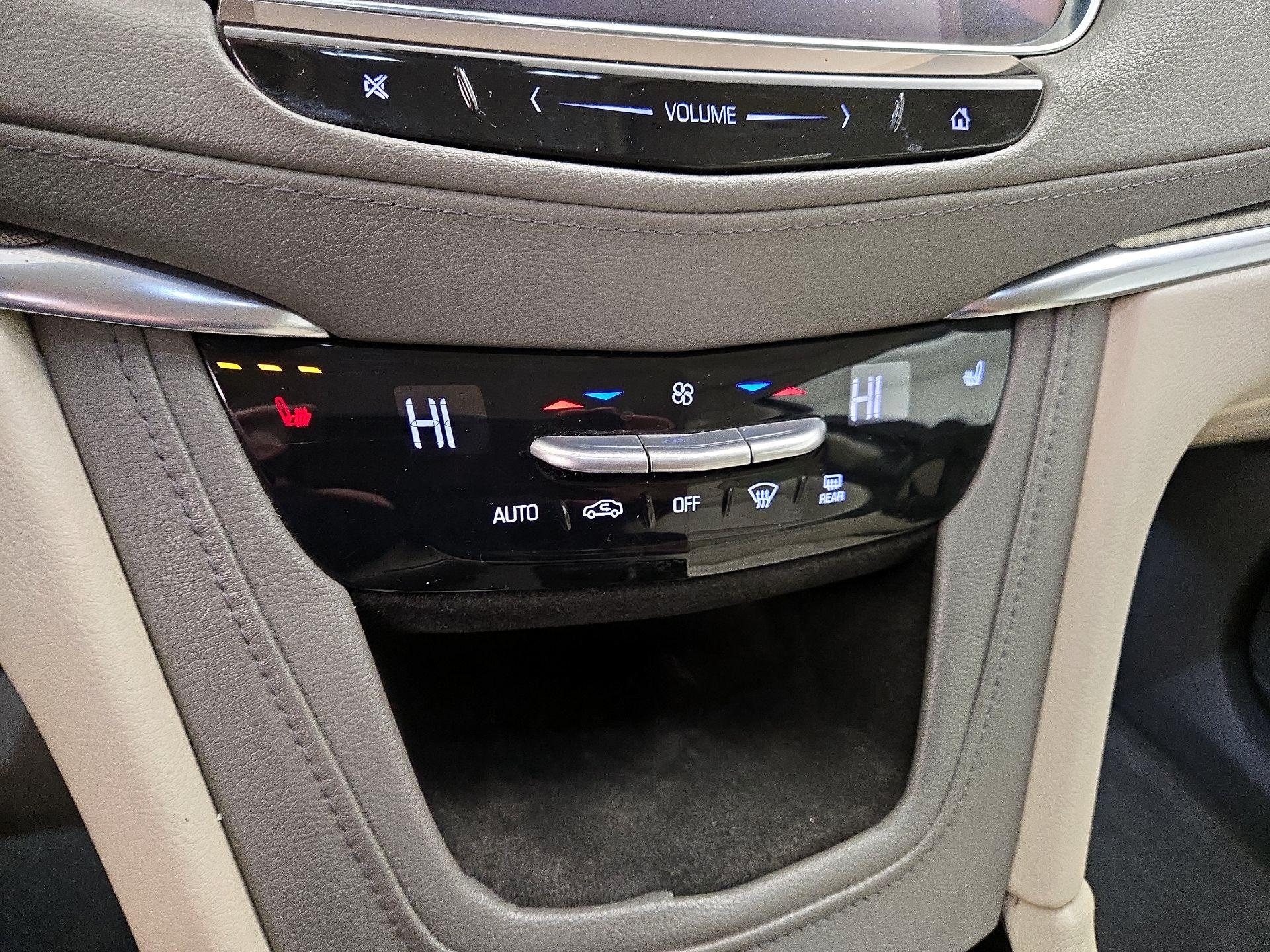 Thumbnail: 2017 Cadillac XT5 - 16