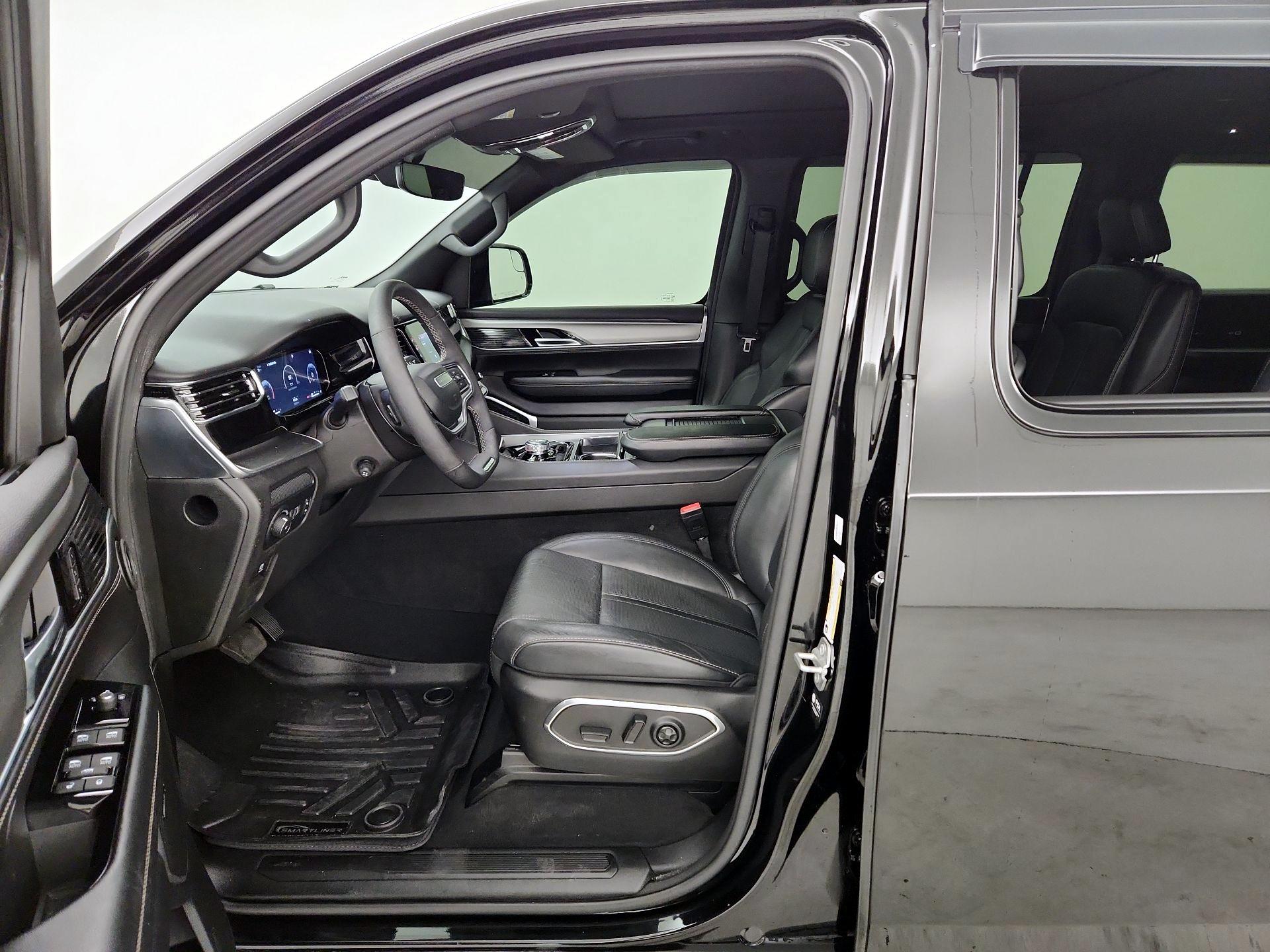 Thumbnail: 2023 Jeep Wagoneer - 11