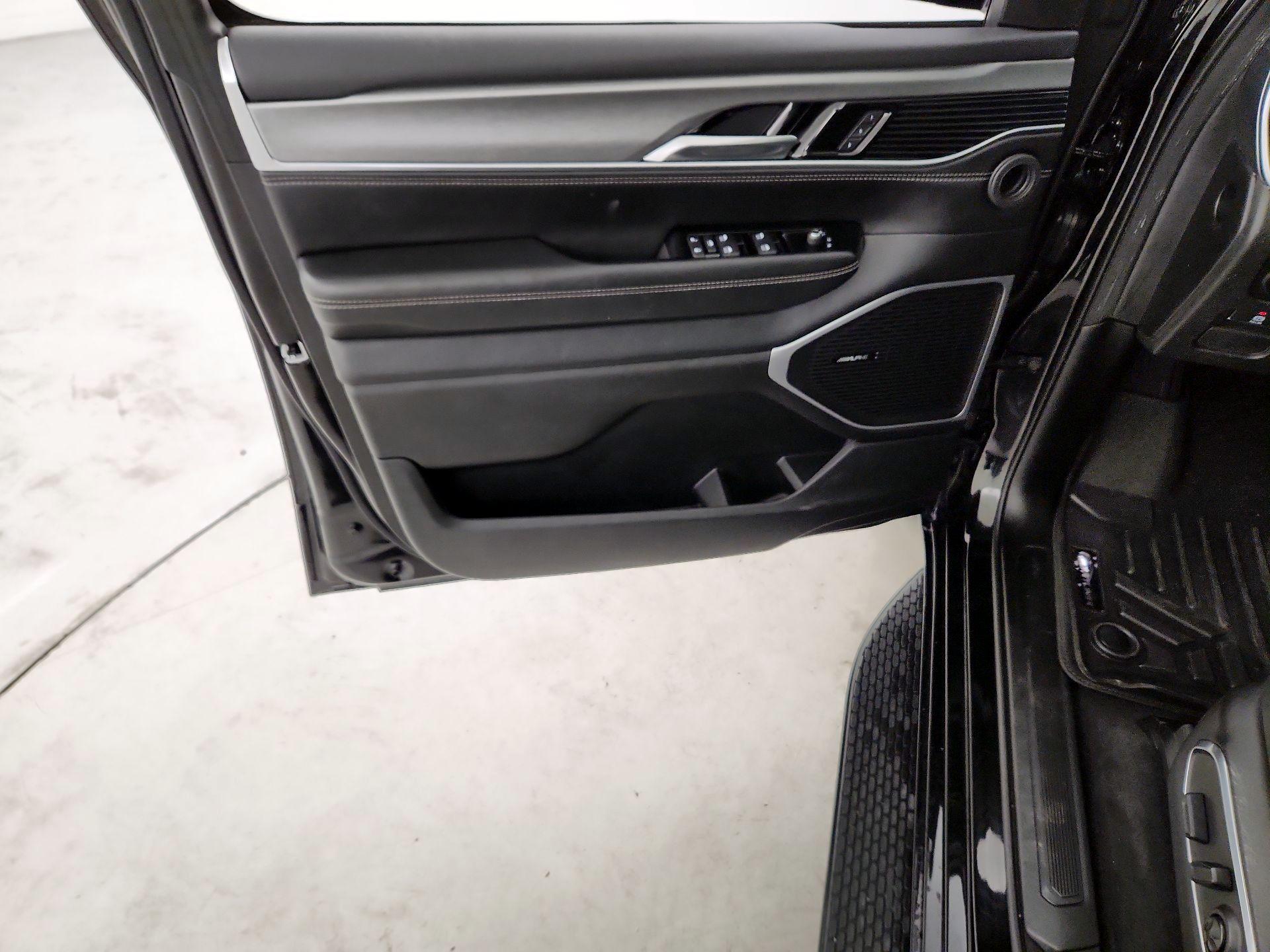 Thumbnail: 2023 Jeep Wagoneer - 12