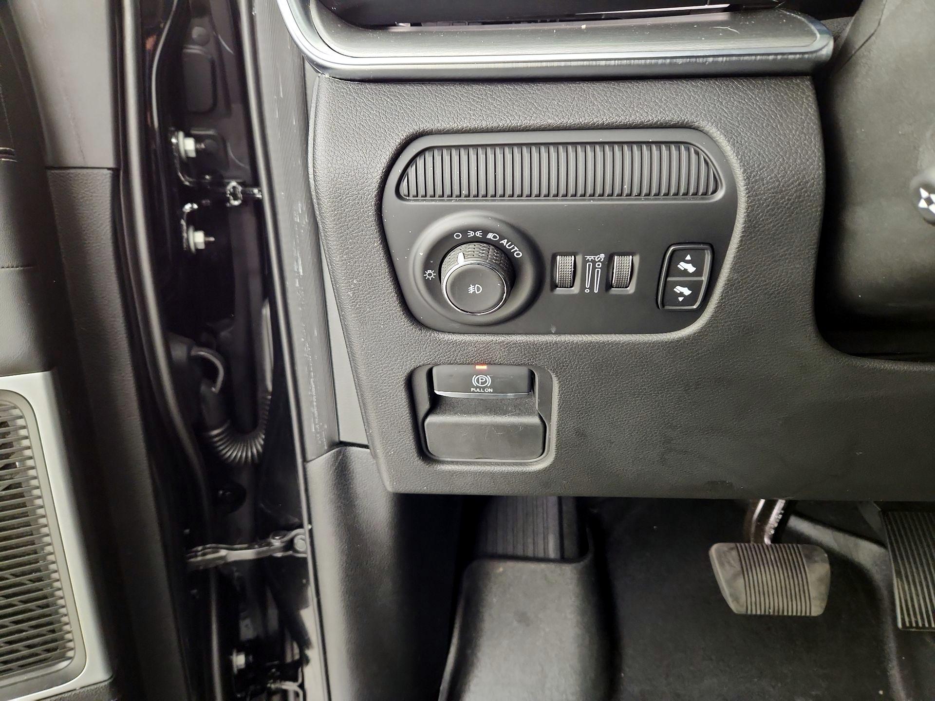 Thumbnail: 2023 Jeep Wagoneer - 13