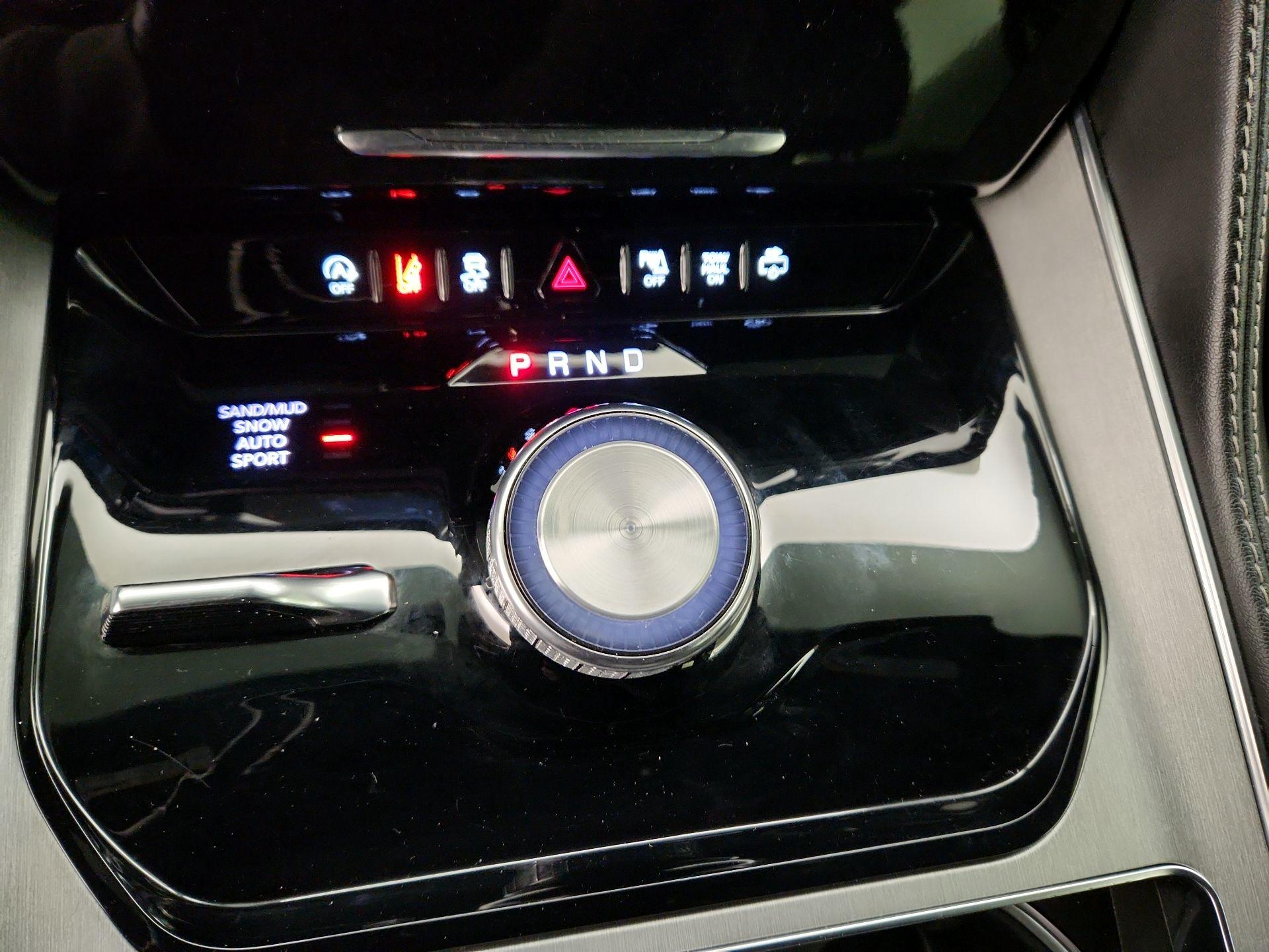 Thumbnail: 2023 Jeep Wagoneer - 18