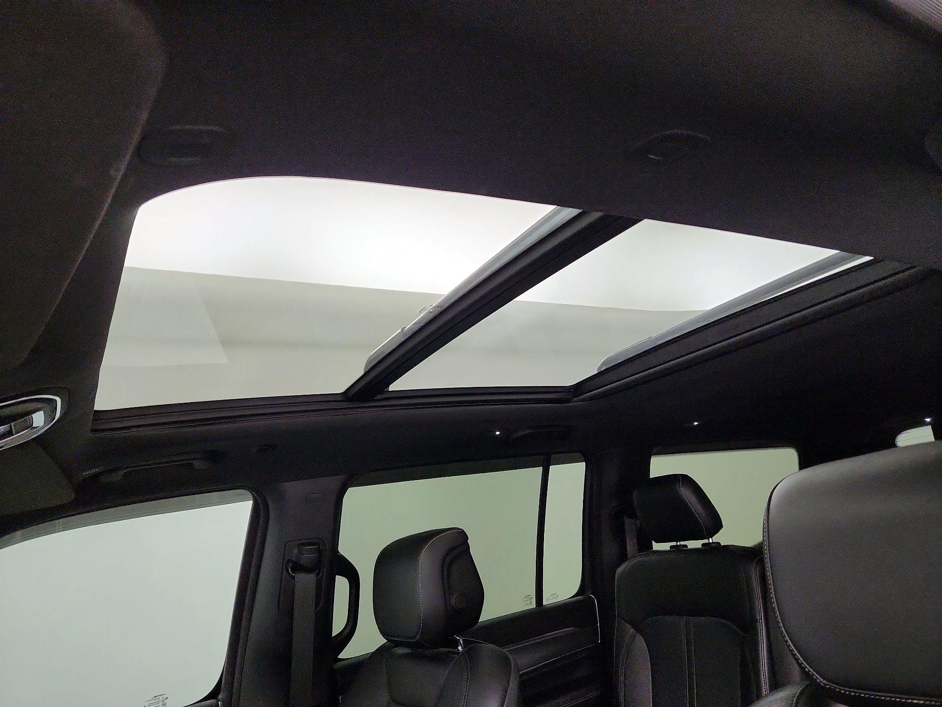 Thumbnail: 2023 Jeep Wagoneer - 20