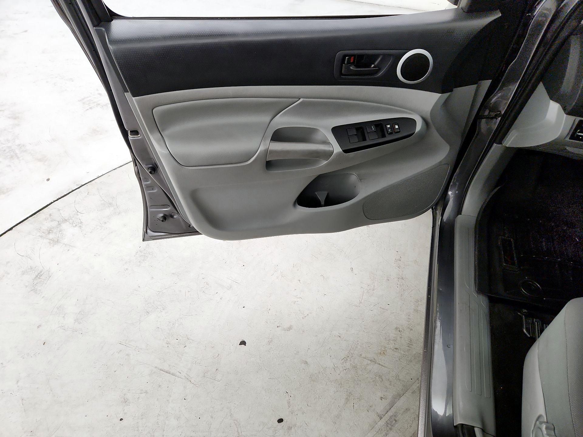 Thumbnail: 2014 Toyota Tacoma - 12